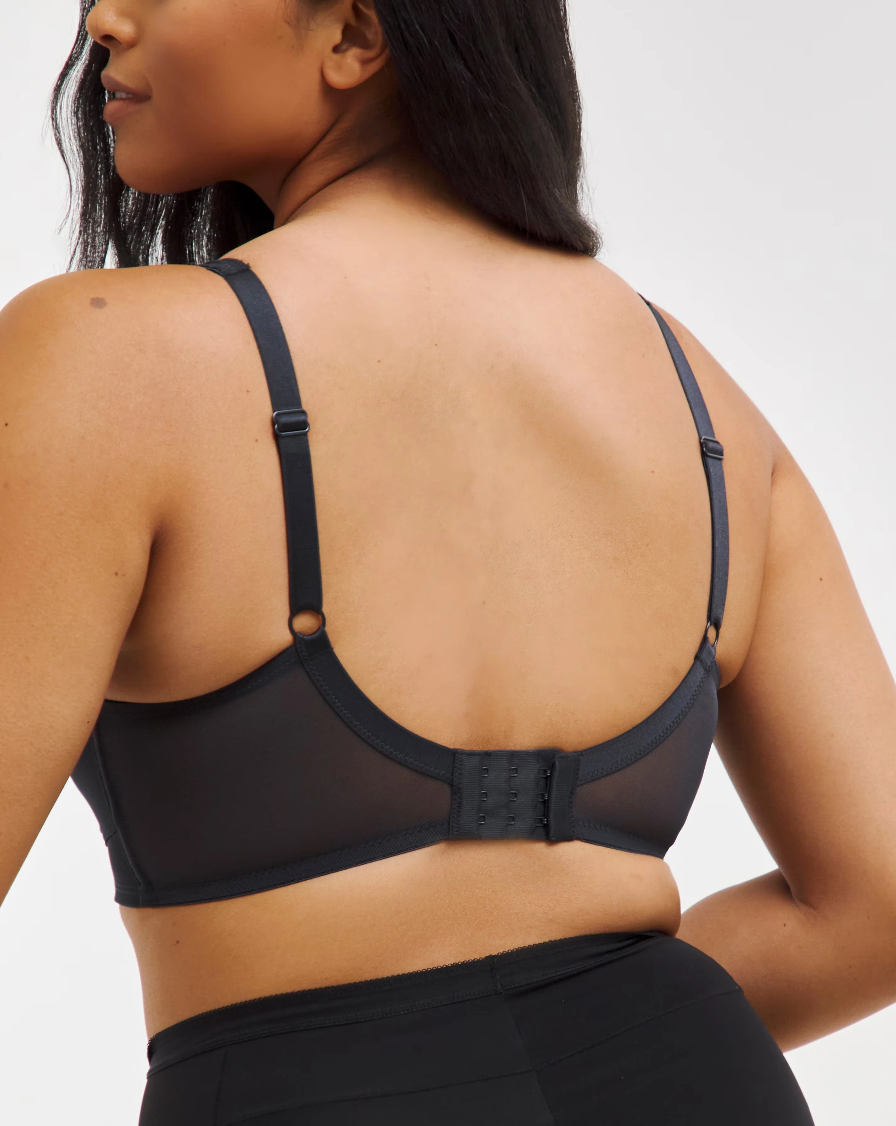 22234-dorina-classics-teagan-minimiser-bra-black-1.webp