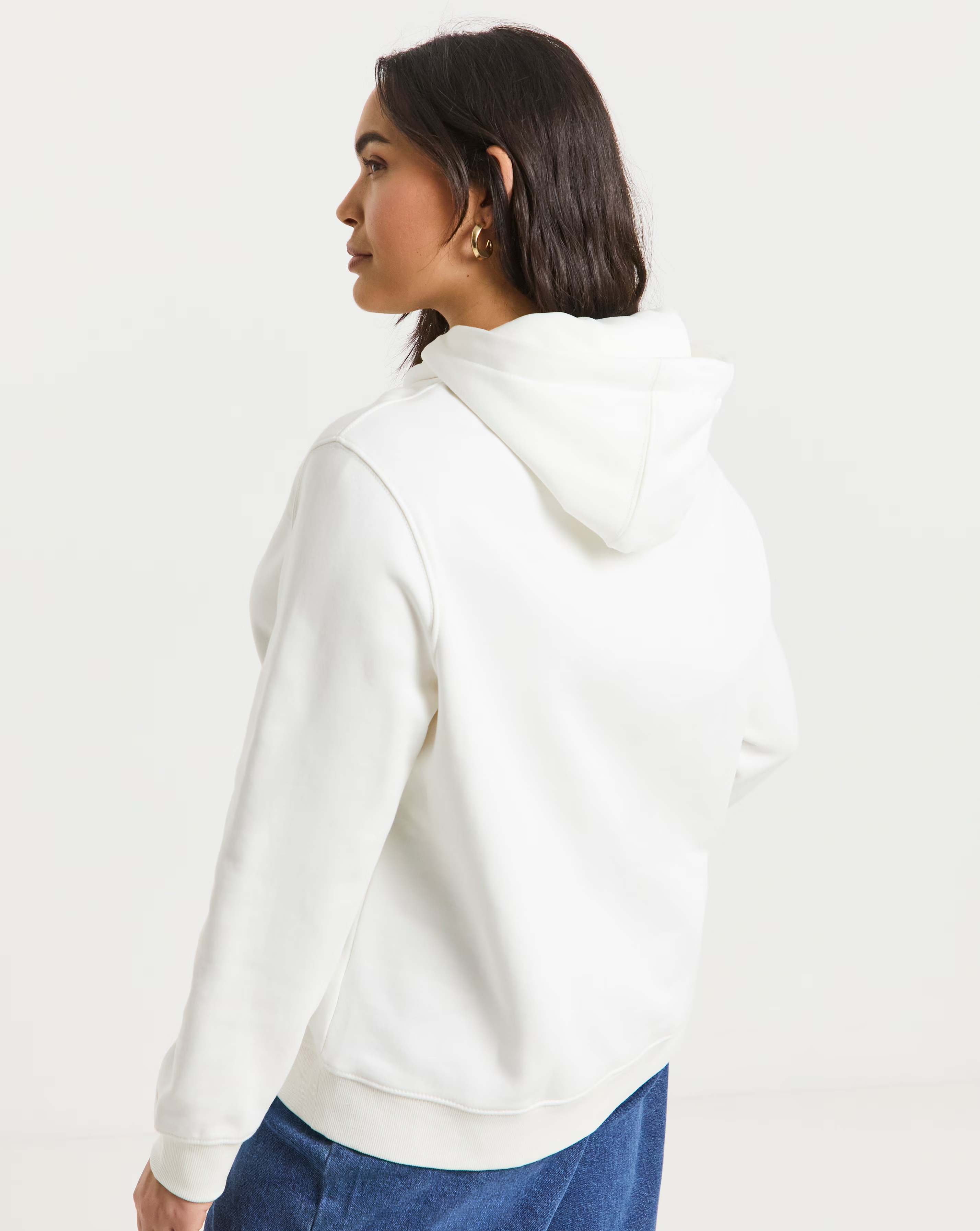 23716-tommy-jeans-regular-essentials-logo-hoodie-ext-1.webp
