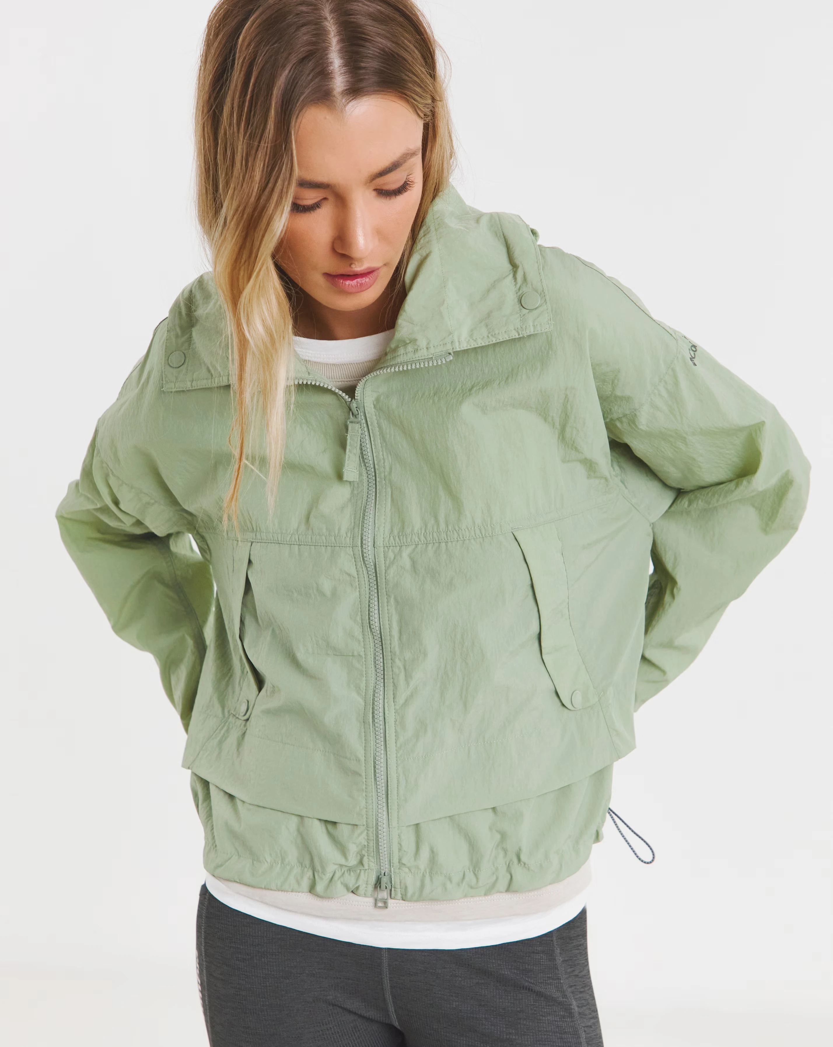 24204-columbia-paracutie-ii-windbreaker-1.webp