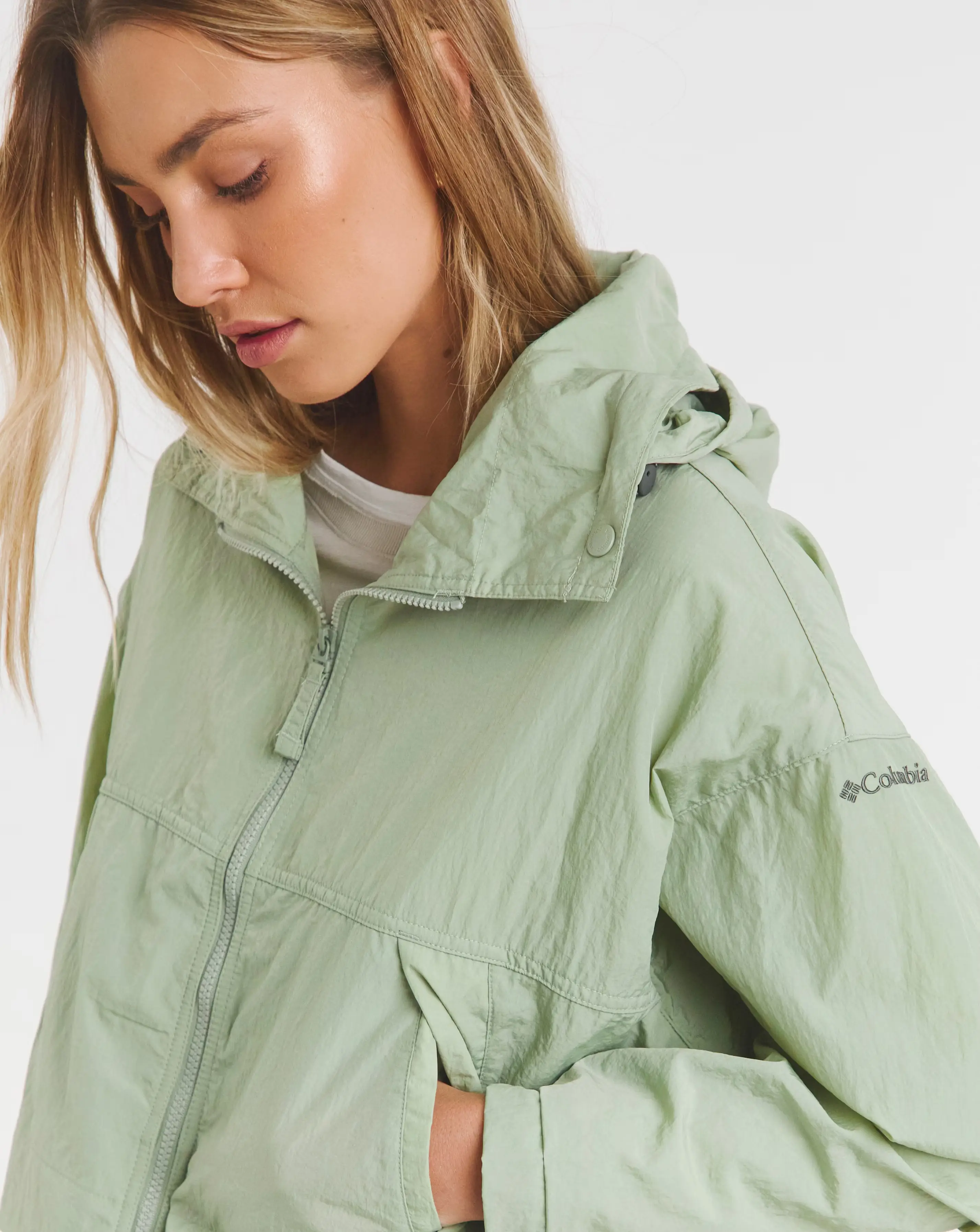 24204-columbia-paracutie-ii-windbreaker-1.webp