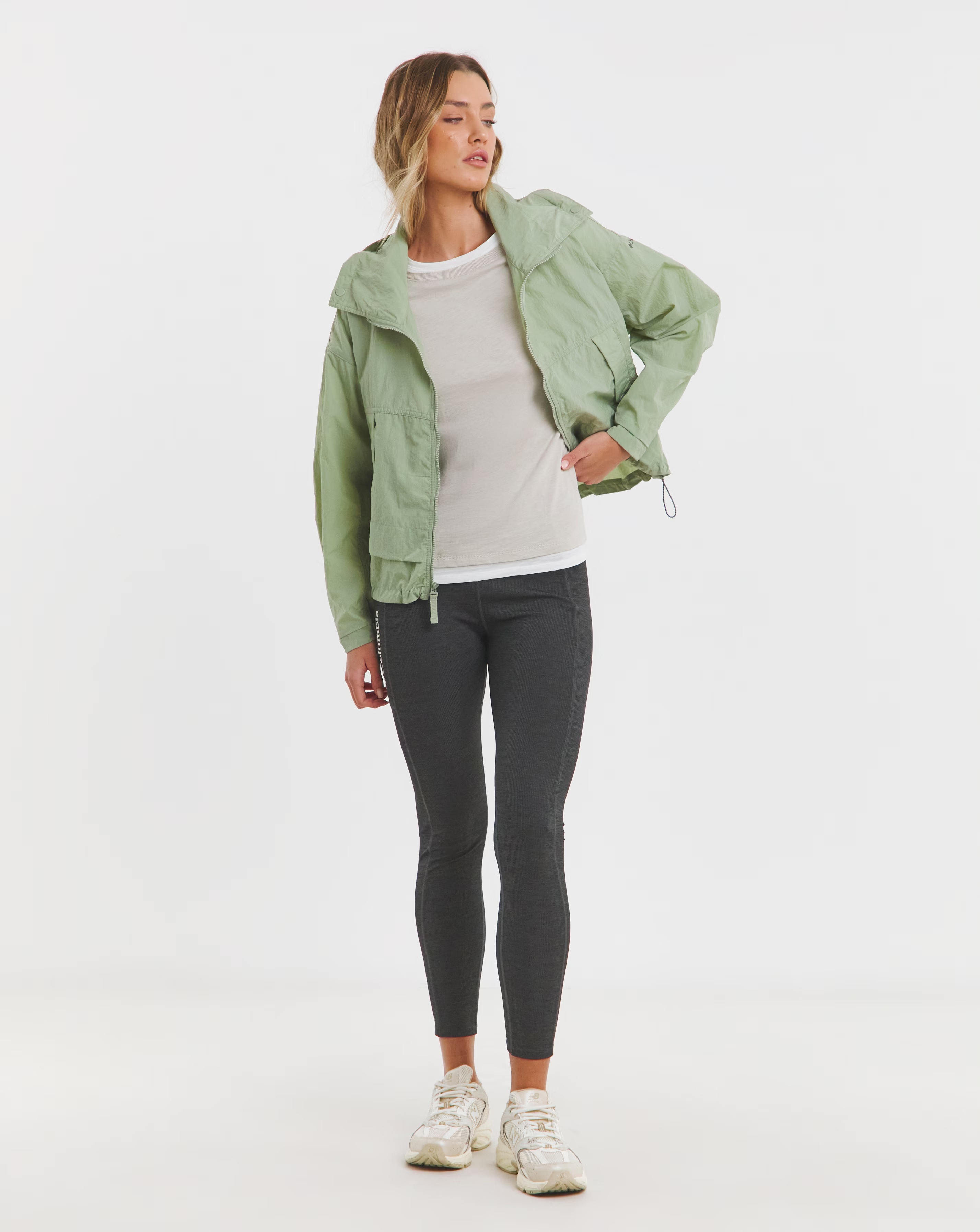 24204-columbia-paracutie-ii-windbreaker-1.webp