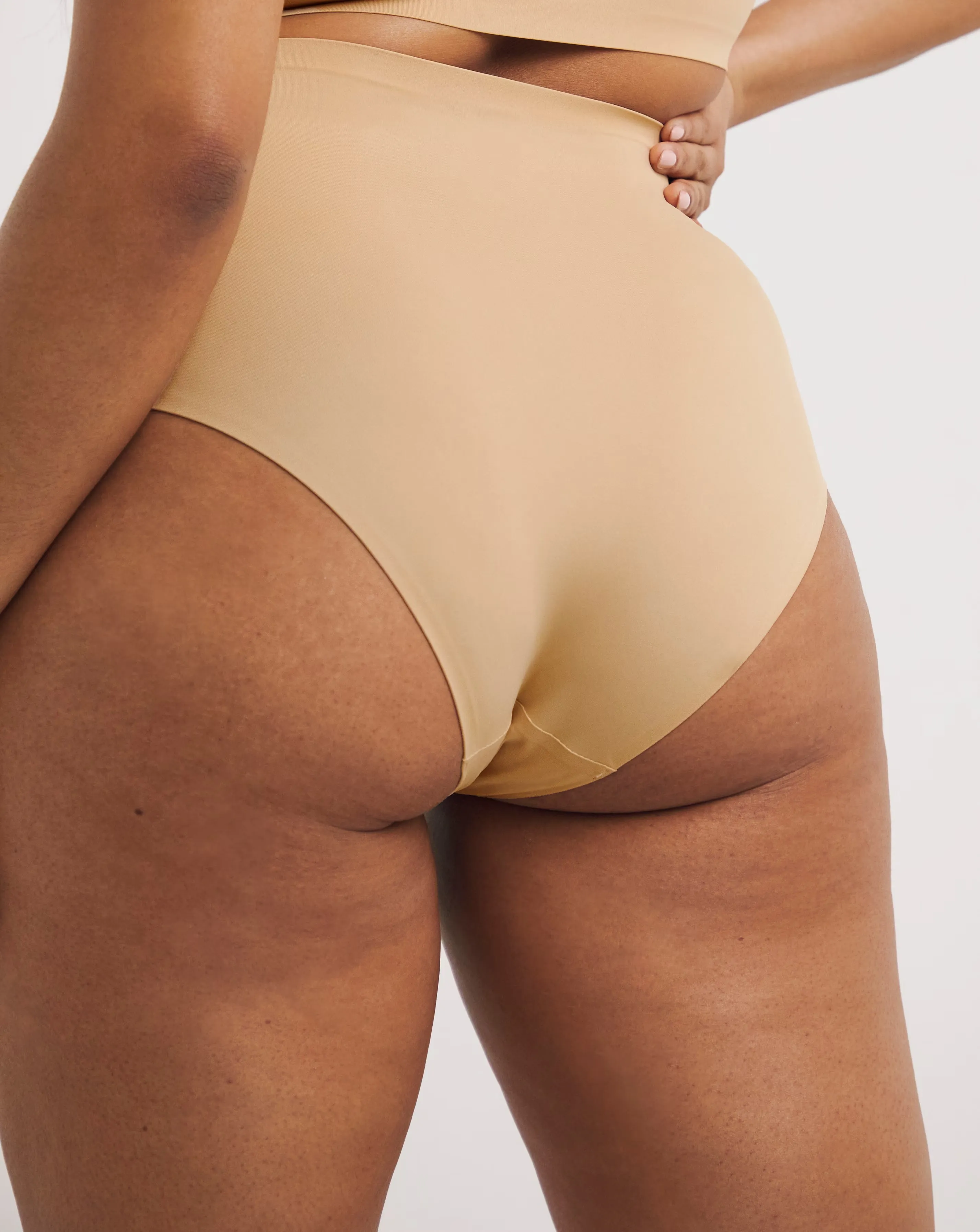 25379-pretty-secrets-invisible-solutions-deep-full-brief-1.jpg