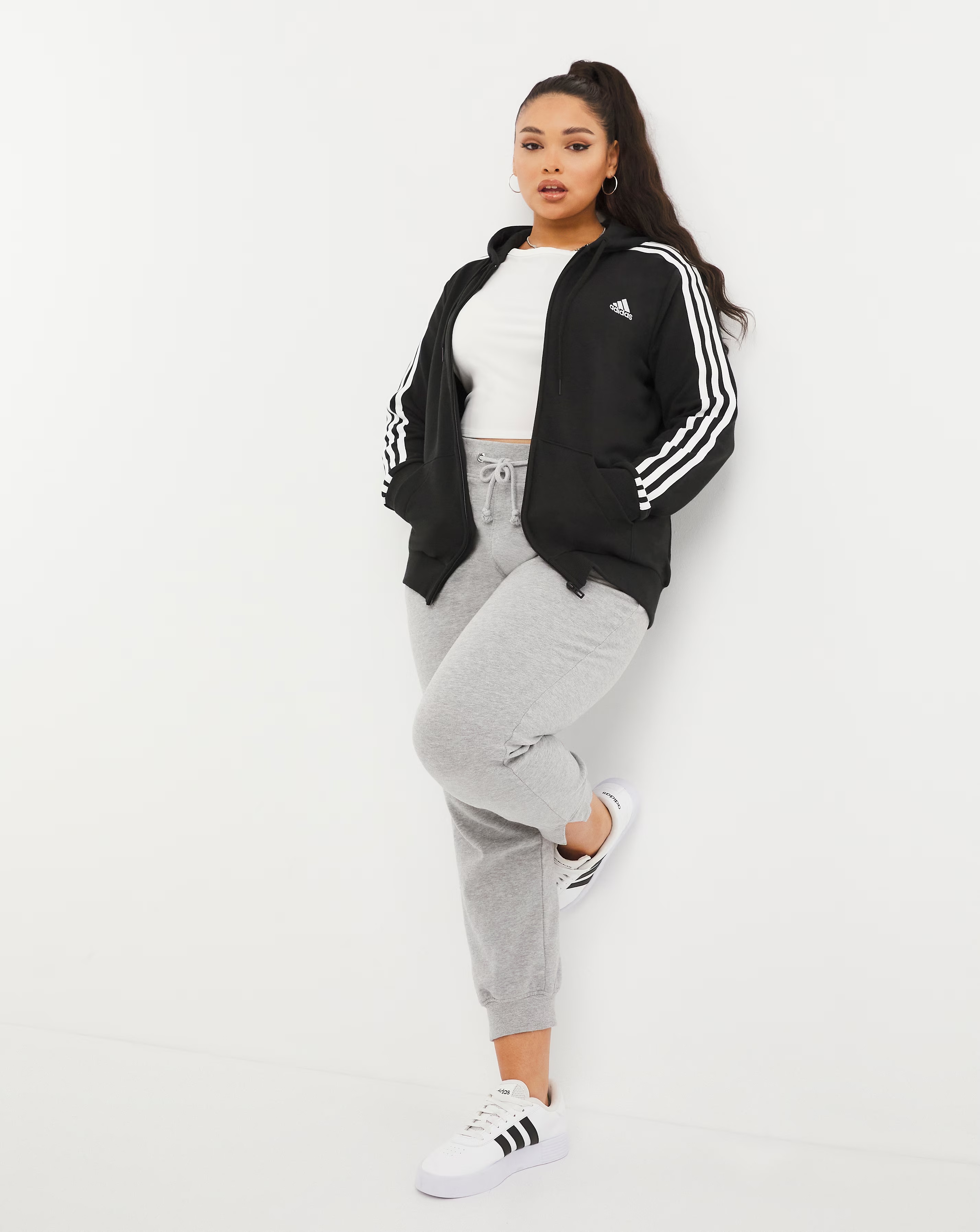26547-adidas-essentials-french-terry-3-stripes-full-zip-hoodie-1.webp