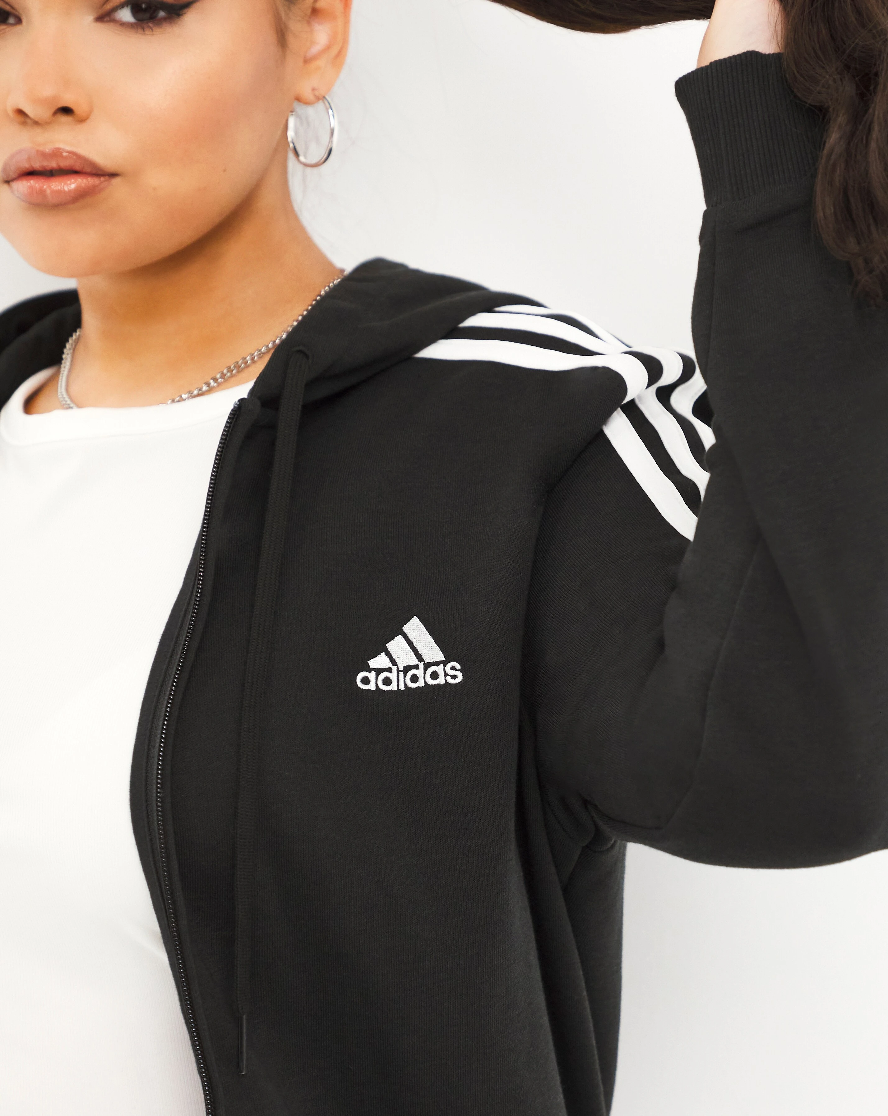 26547-adidas-essentials-french-terry-3-stripes-full-zip-hoodie-1.webp