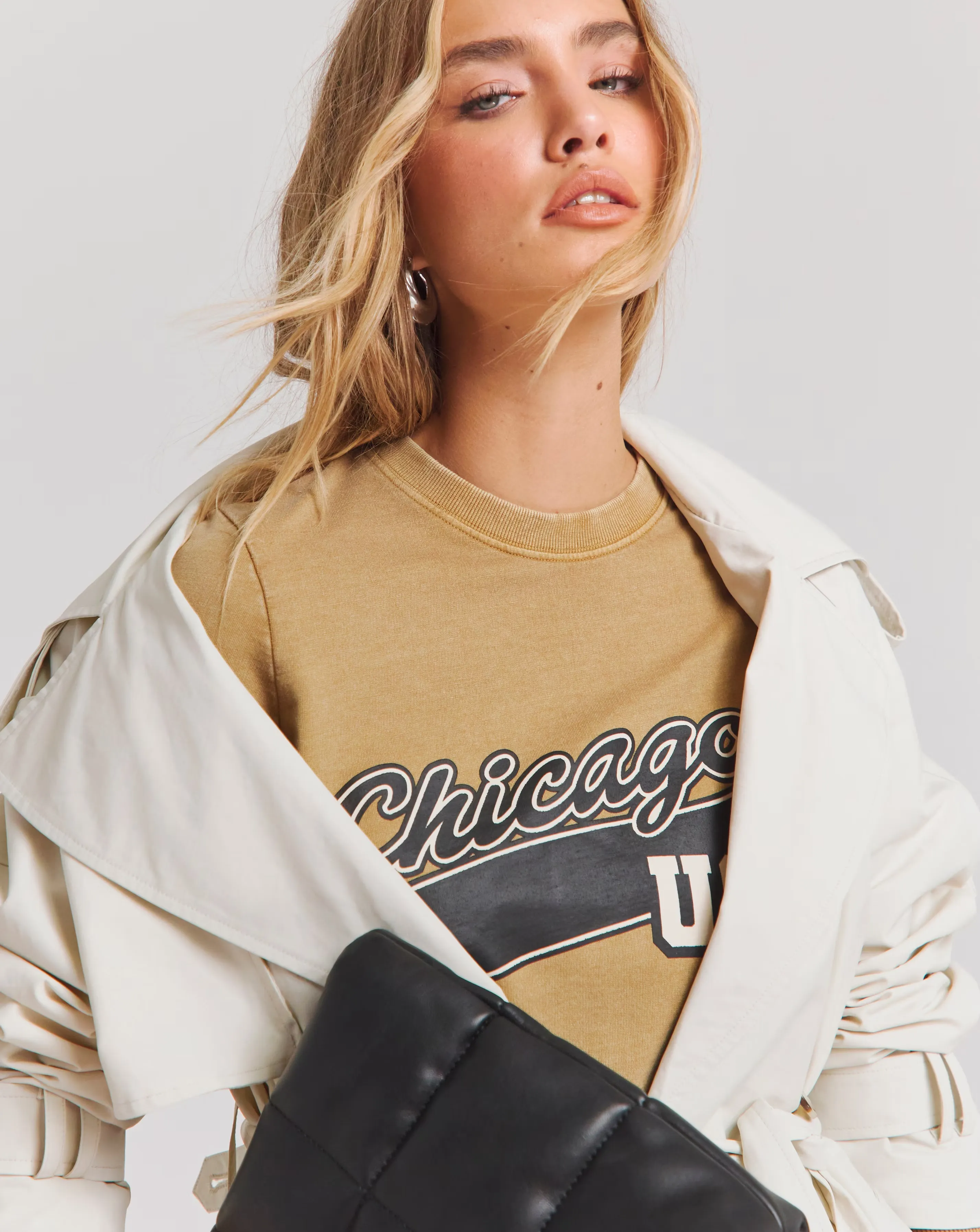 27361-sand-chicago-slogan-sweatshirt-1.webp