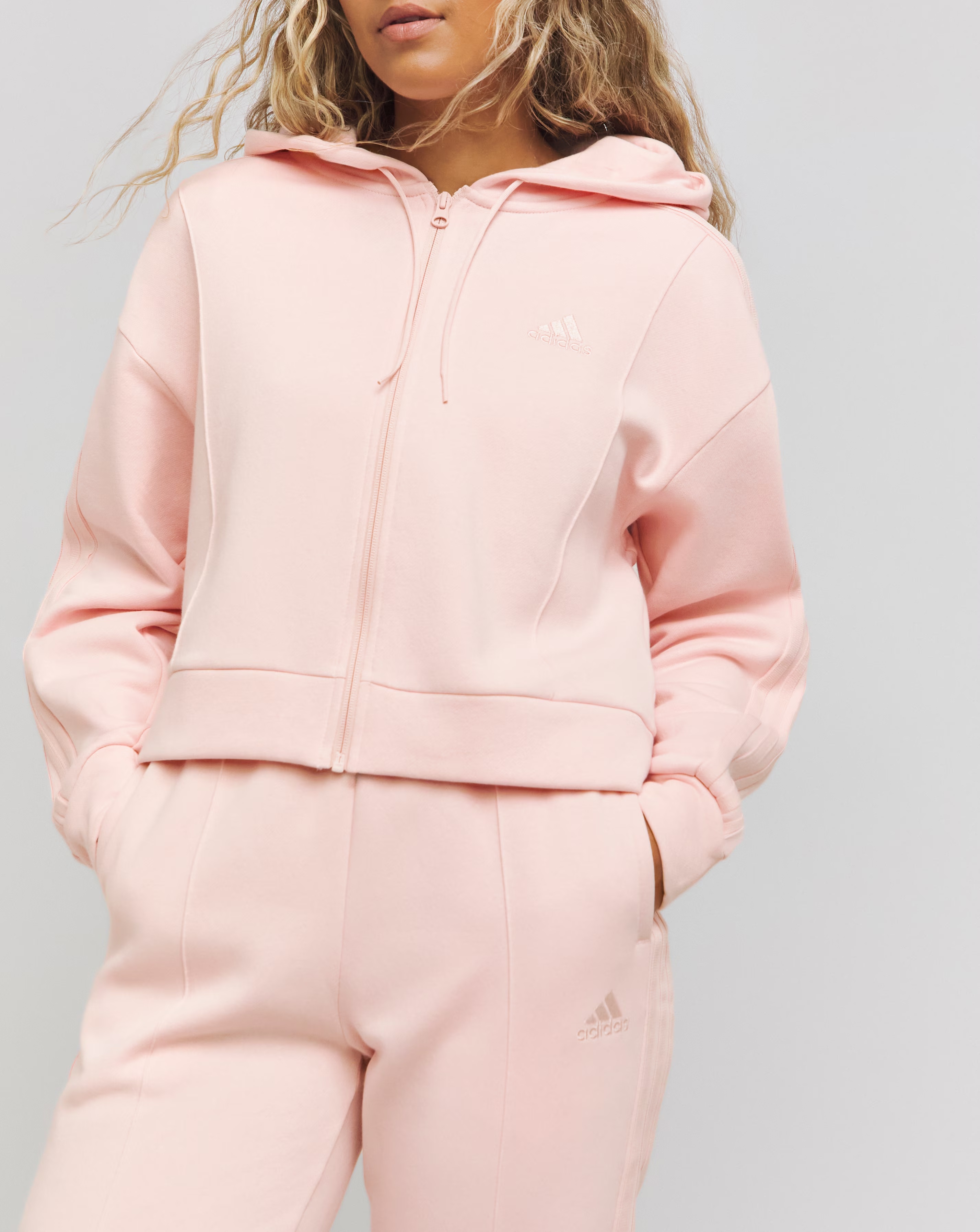 29118-adidas-energize-tracksuit-1.webp
