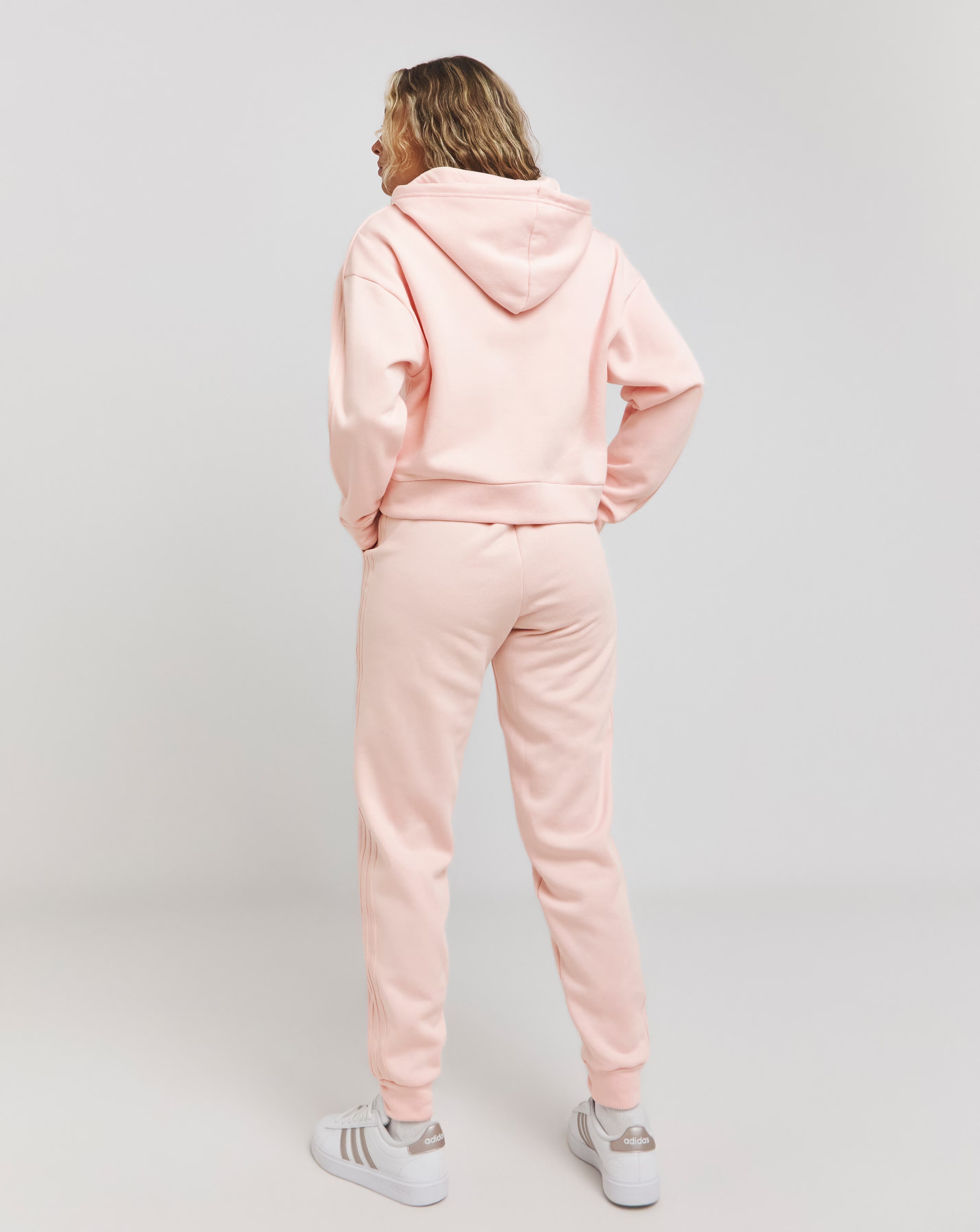 29118-adidas-energize-tracksuit-1.webp
