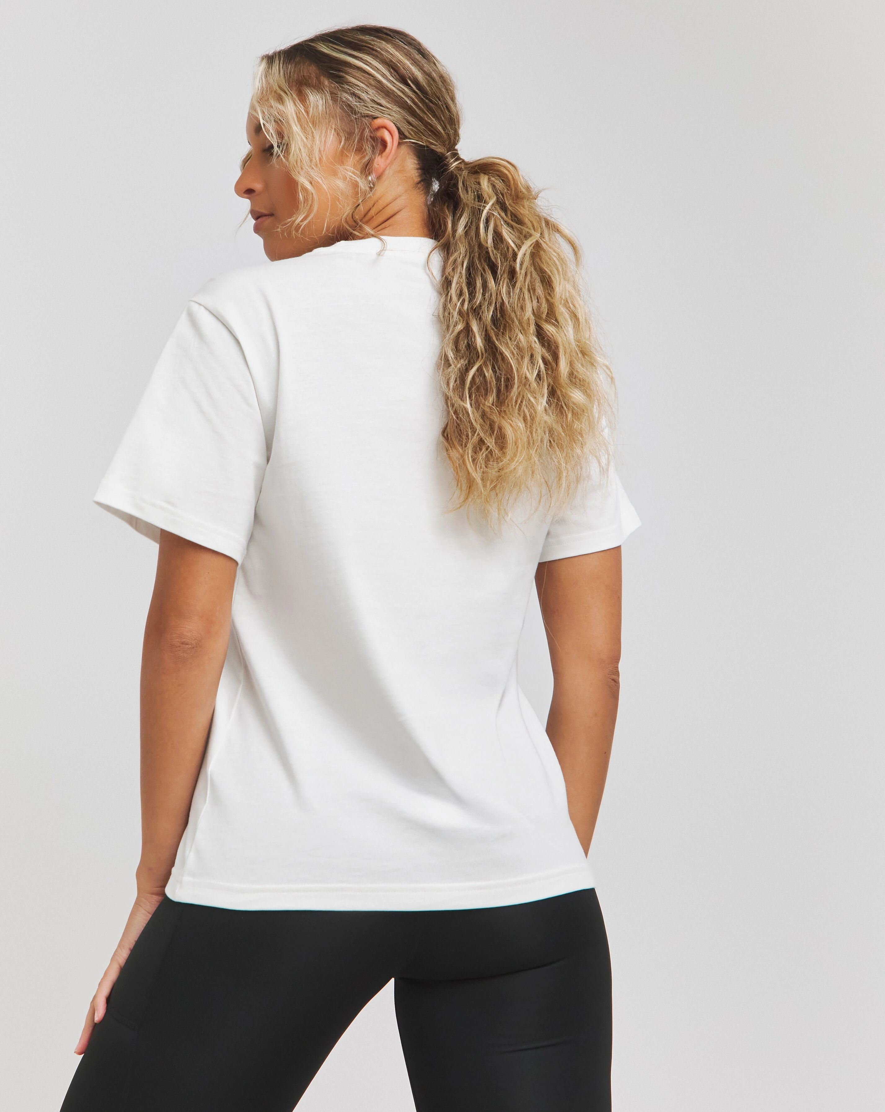 29135-adidas-big-logo-t-shirt-1.webp
