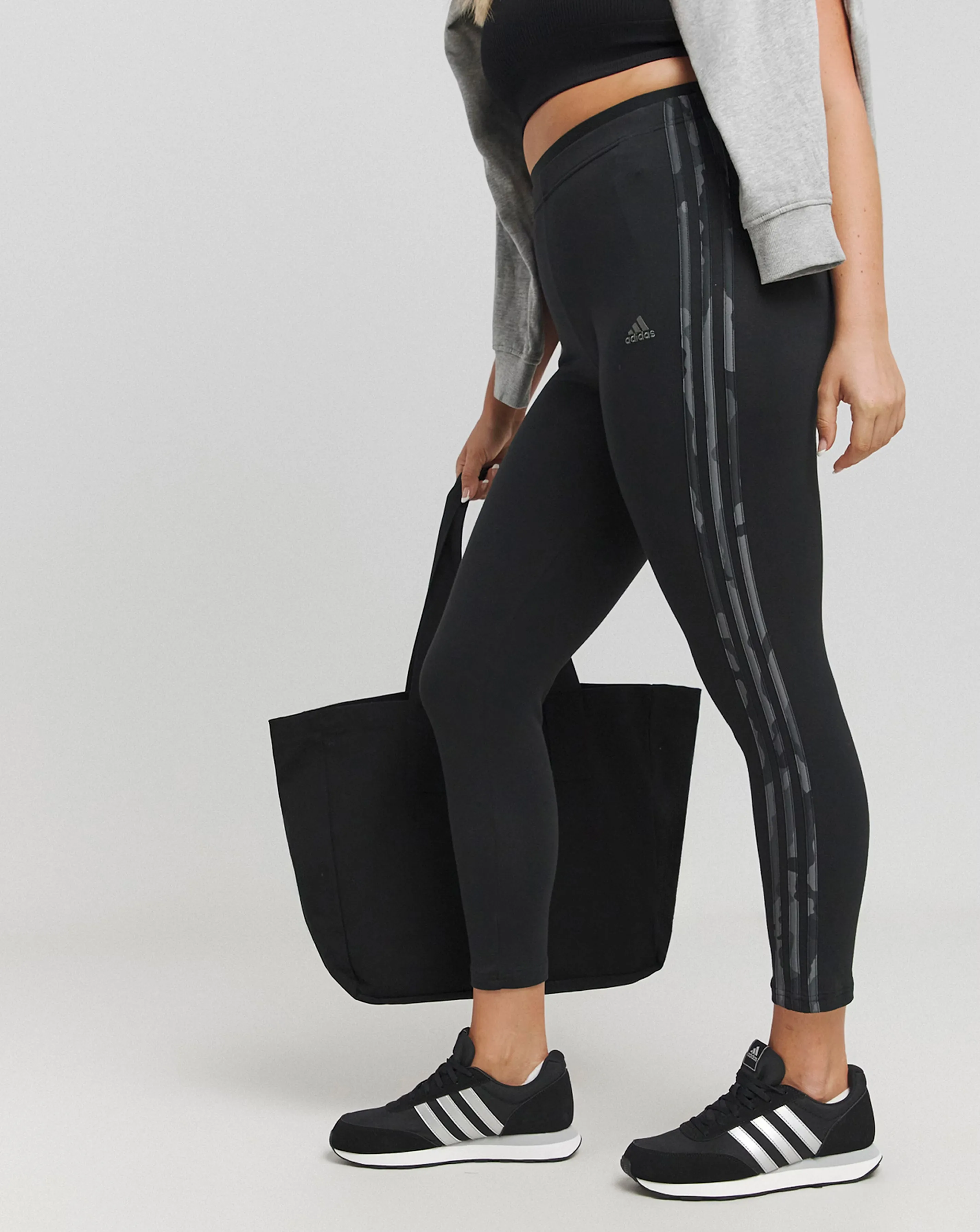 29158-adidas-3-stripes-leggings-1.webp