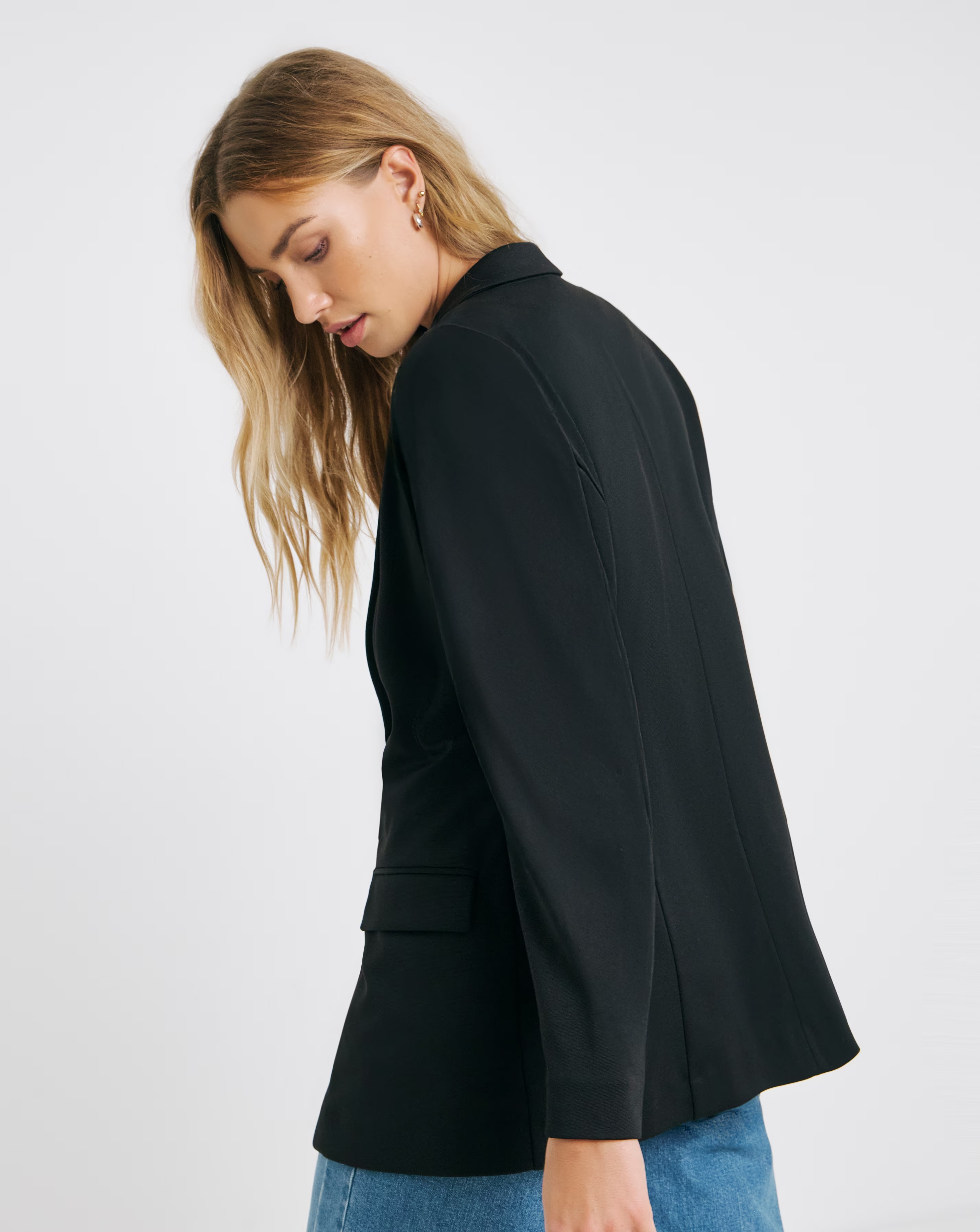 30387-black-stretch-ponte-jersey-relaxed-blazer-1.webp