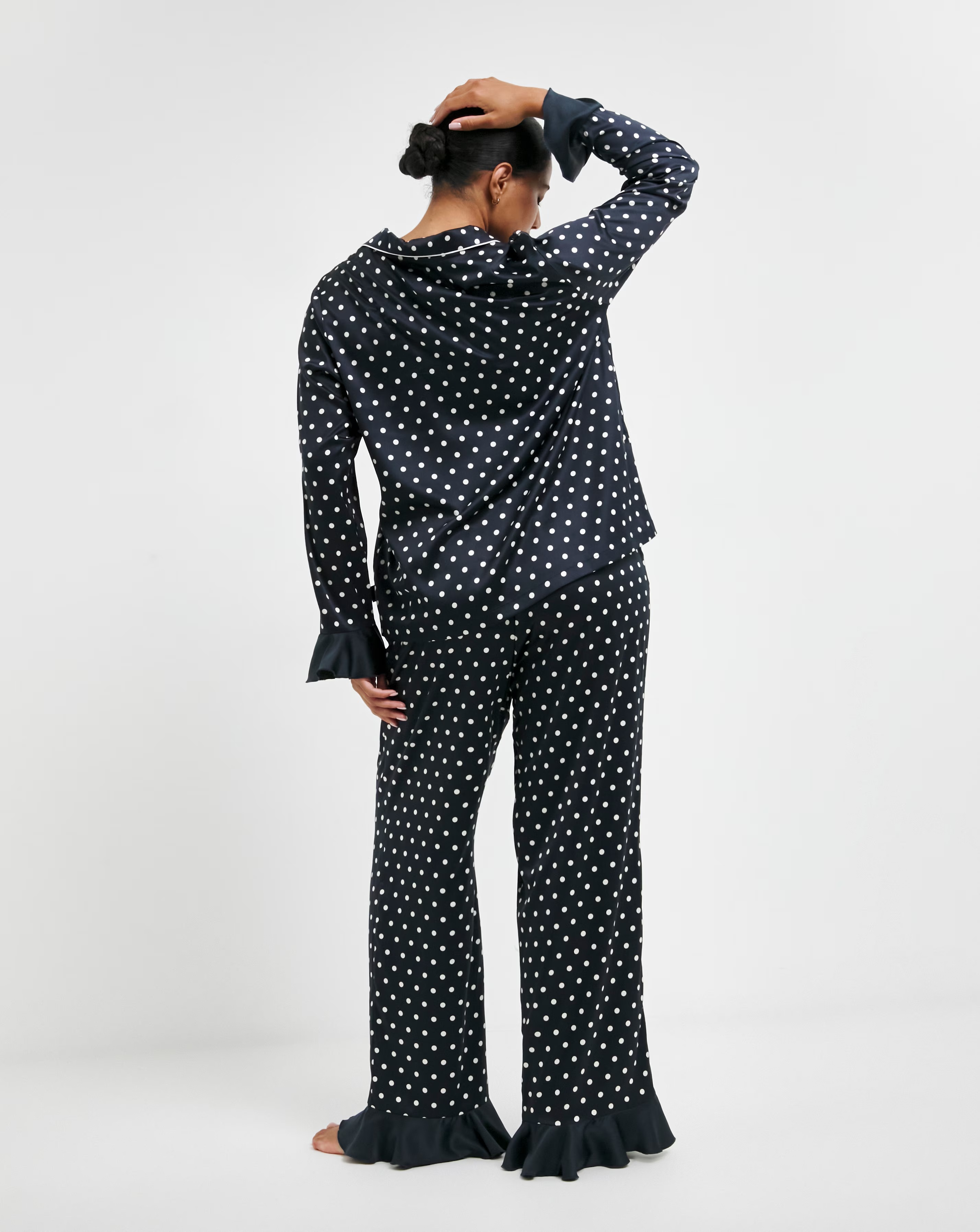 33374-chelsea-peers-woven-satin-polka-dot-print-pyjama-set-1.webp