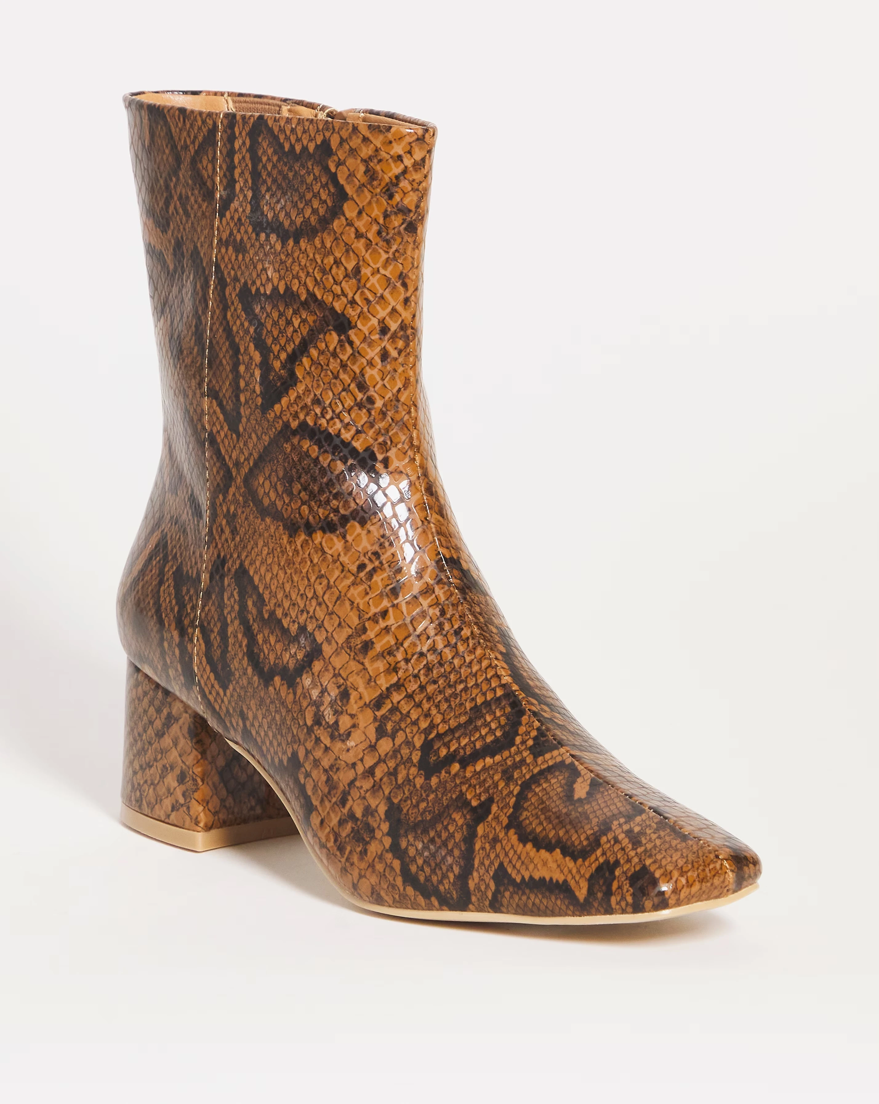 3407-block-heel-boot-e-fit-1.webp