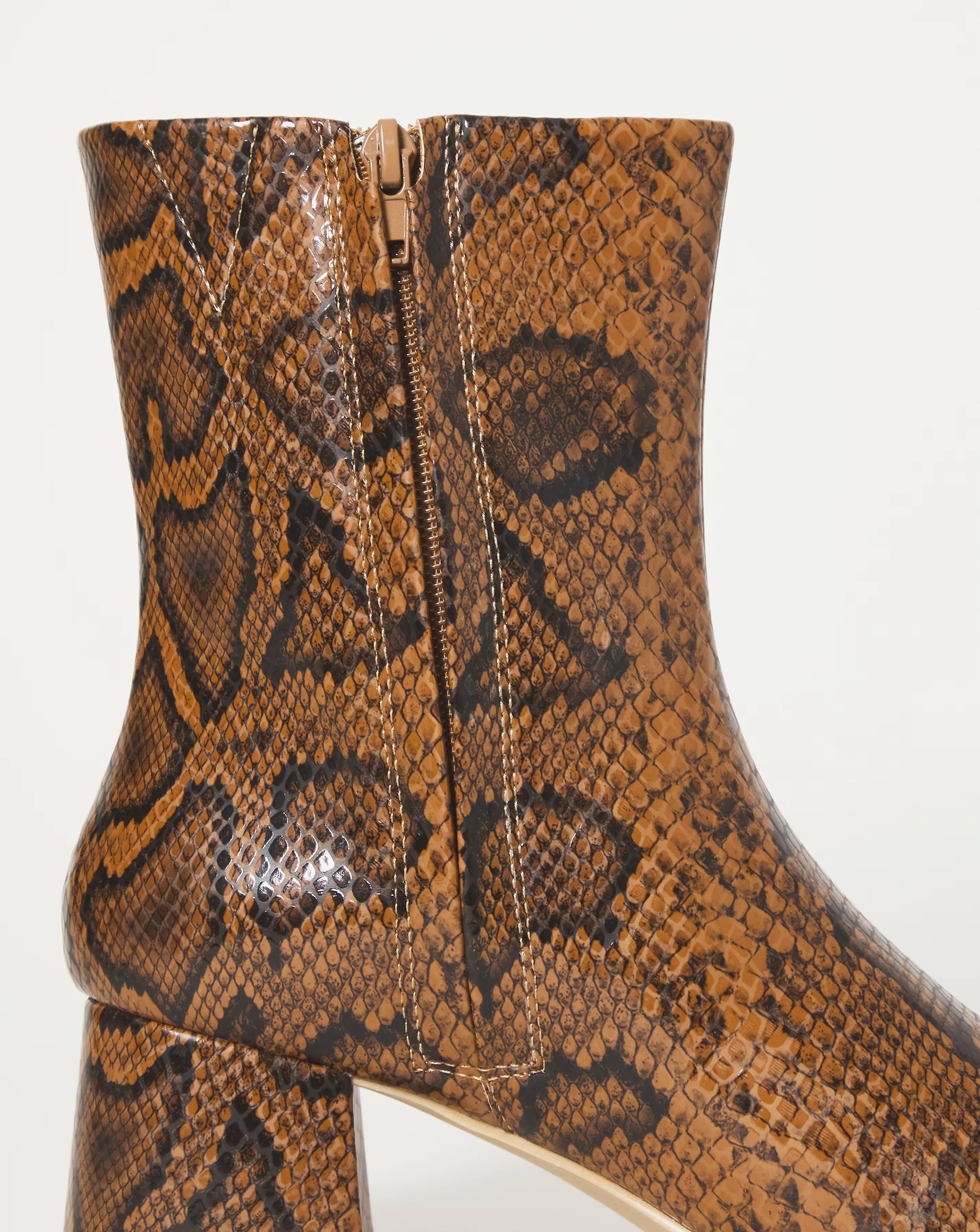 3407-block-heel-boot-e-fit-1.webp