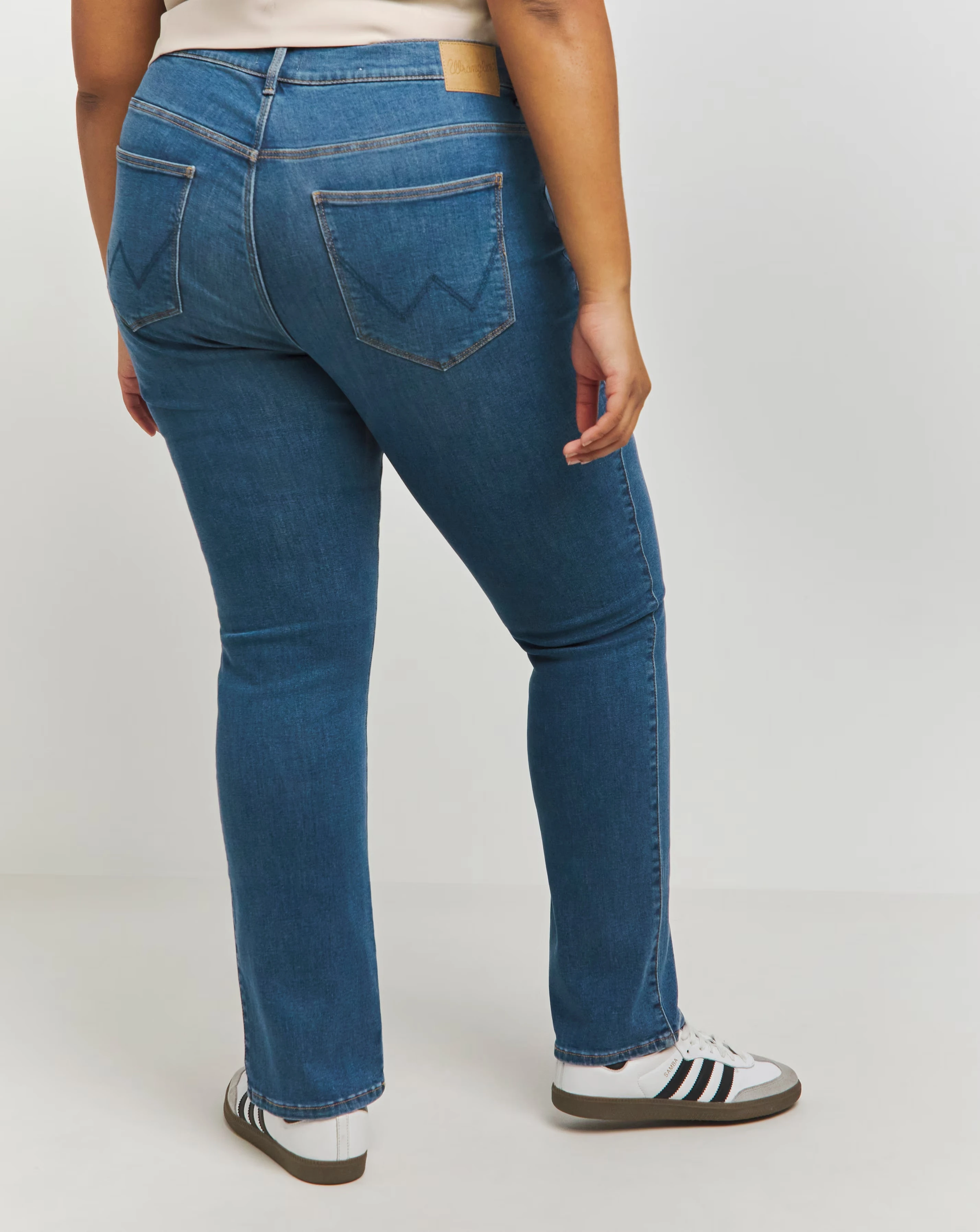 34725-wrangler-slim-jeans-1.jpg