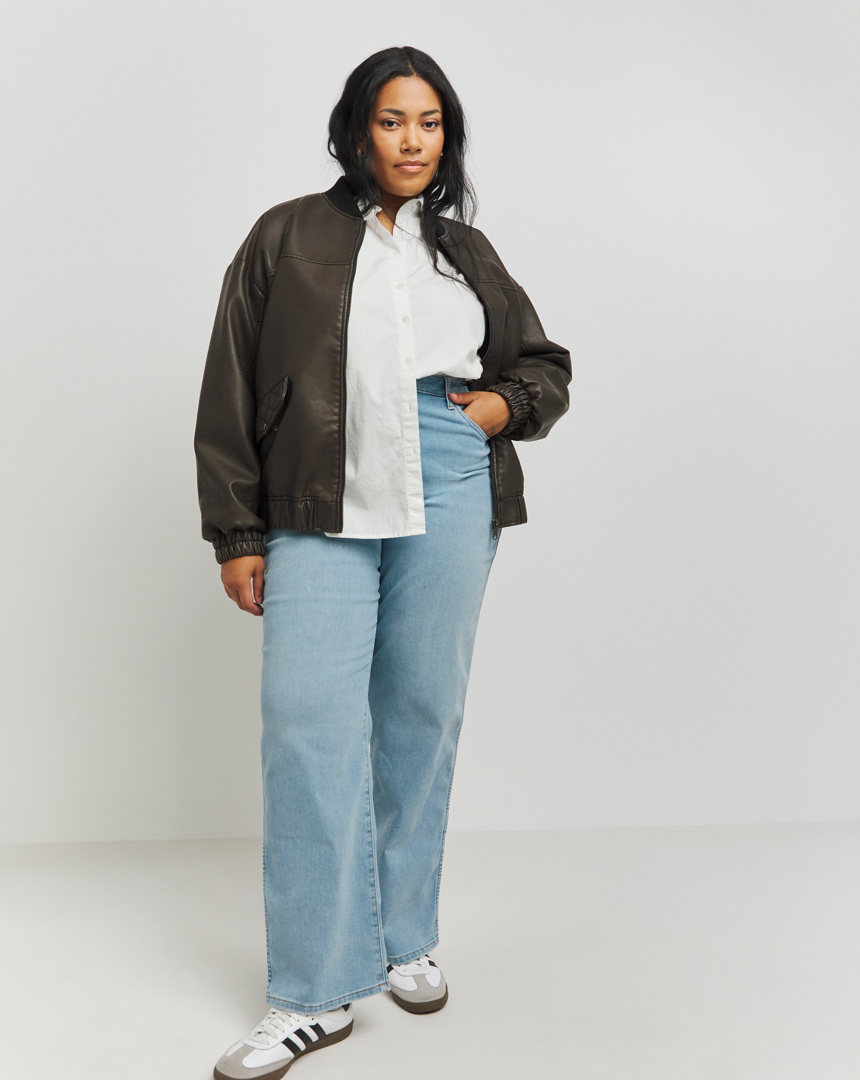 34734-wrangler-high-waist-mom-relaxed-jeans-1.jpg