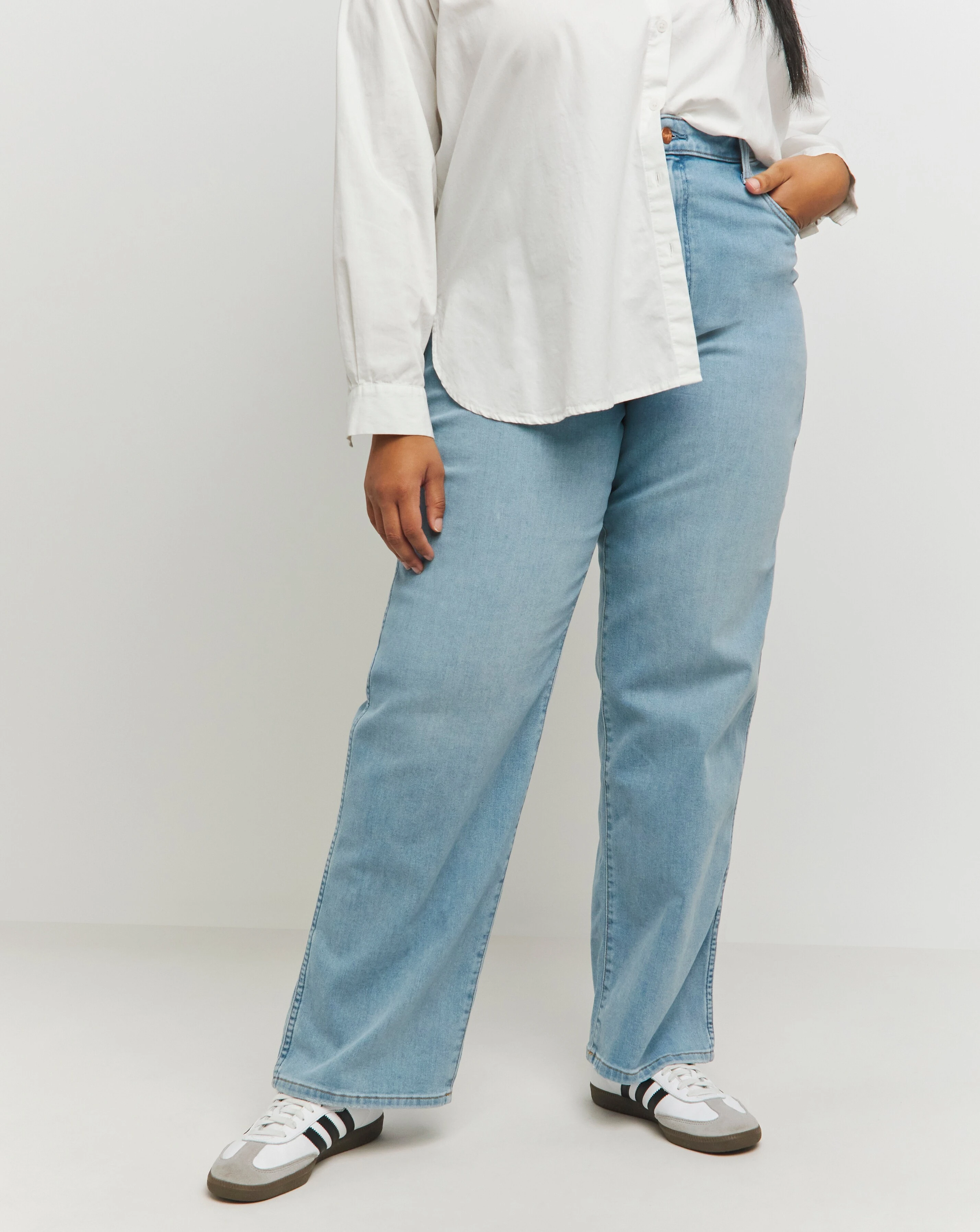 34734-wrangler-high-waist-mom-relaxed-jeans-1.jpg