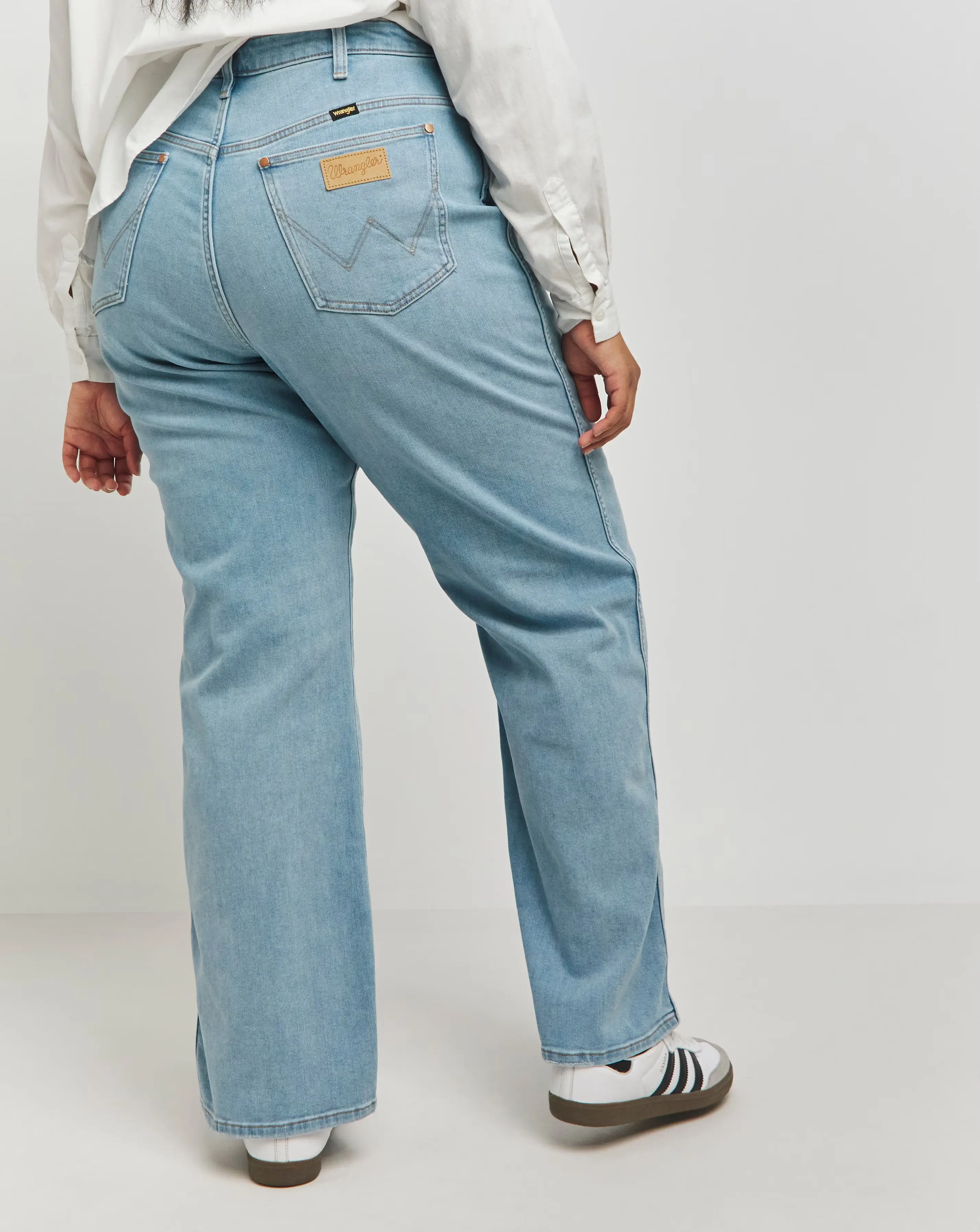 34734-wrangler-high-waist-mom-relaxed-jeans-1.jpg