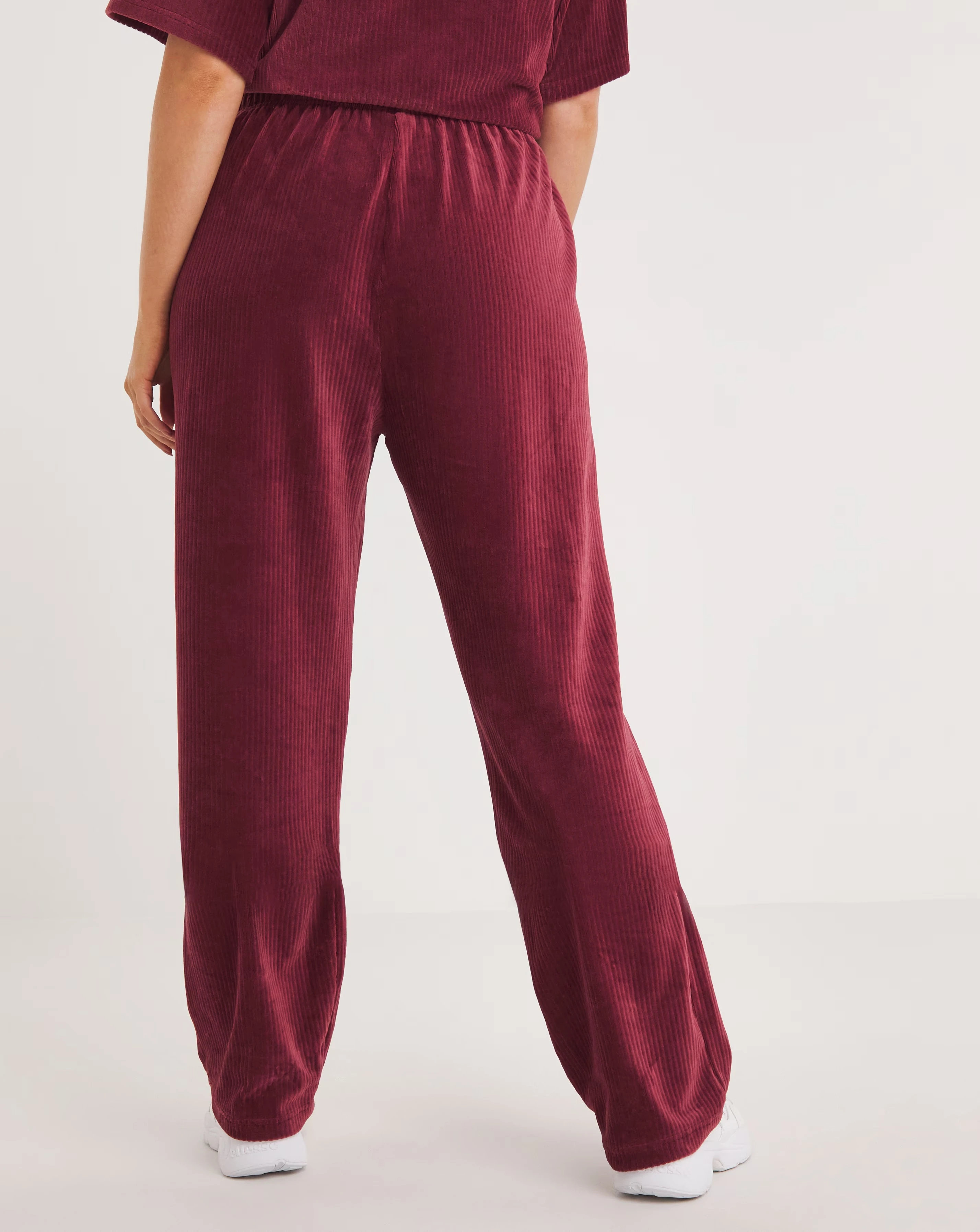 34963-ellesse-xana-jog-pant-1.jpg
