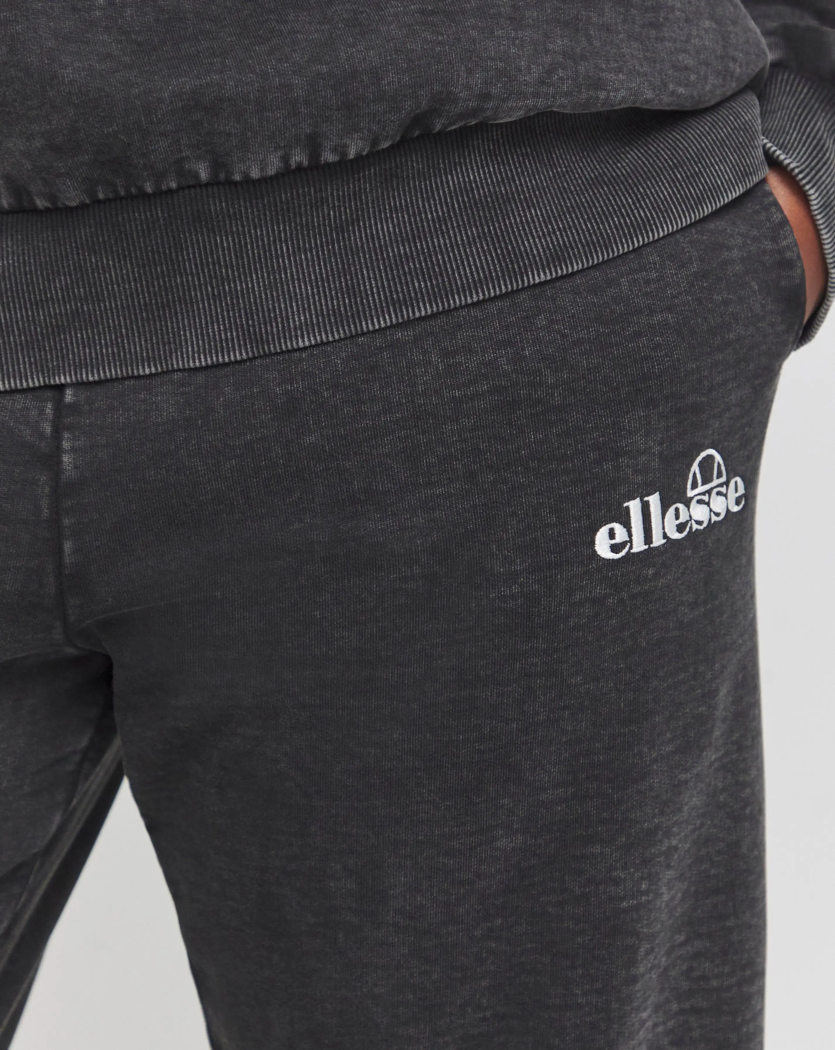 35051-ellesse-xaya-jog-pant-1.jpg
