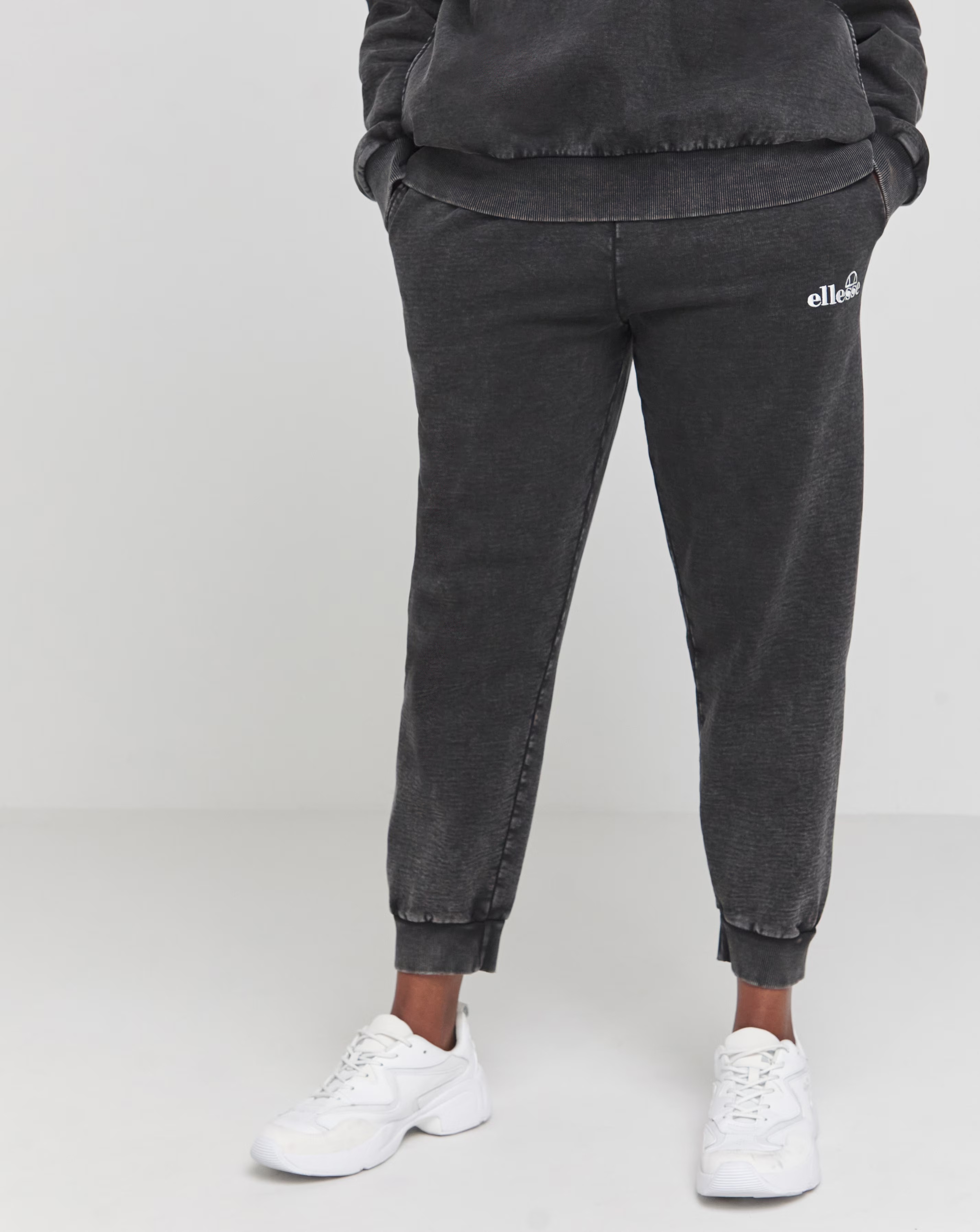 35051-ellesse-xaya-jog-pant-1.jpg