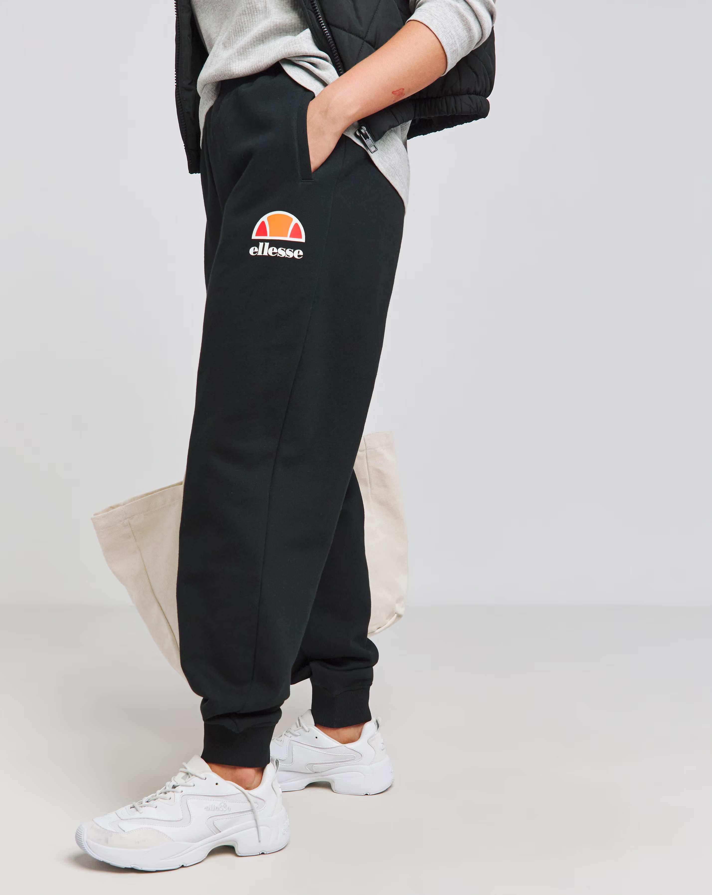 35123-ellesse-queenstown-jog-pant-1.jpg