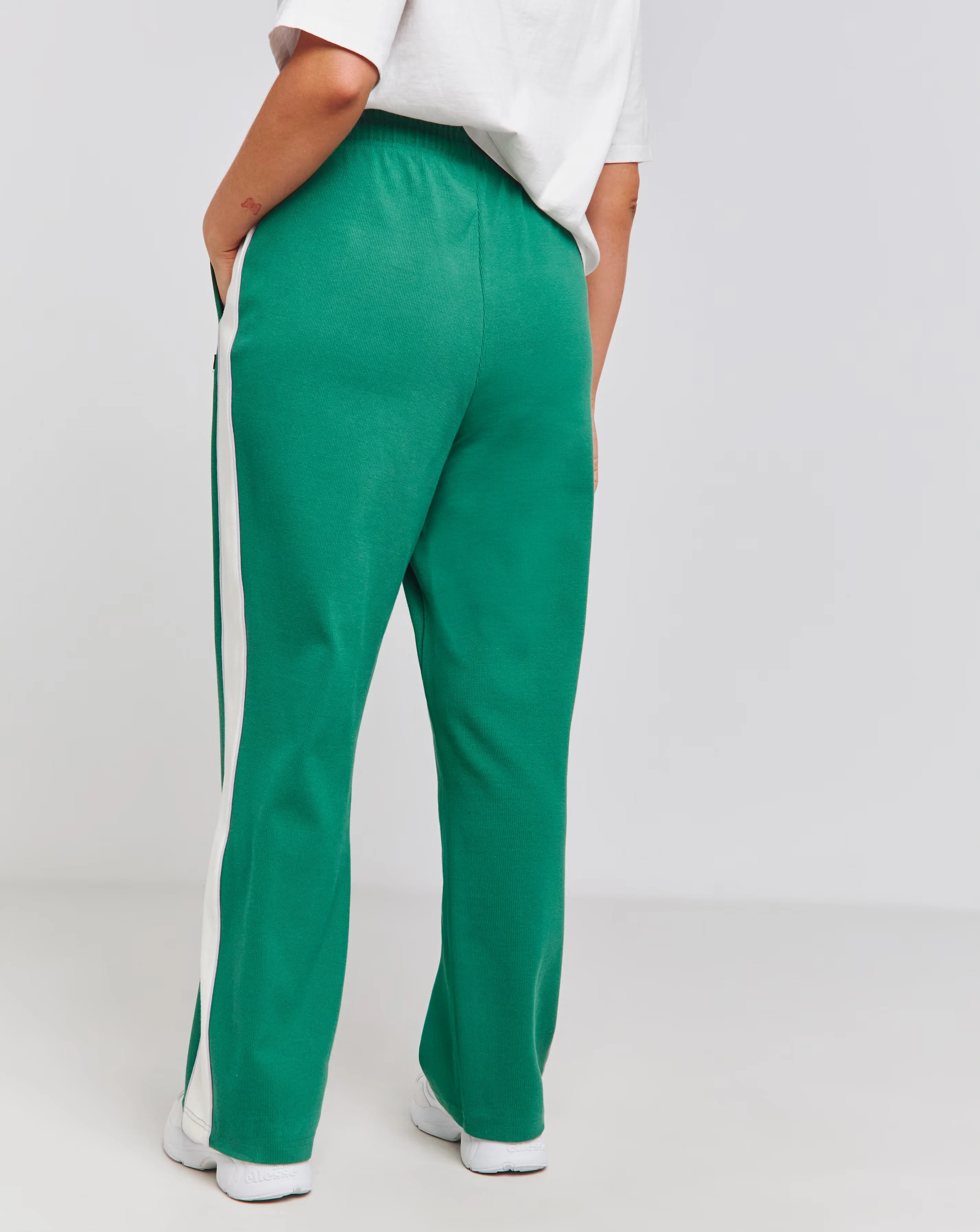 35188-ellesse-schmitten-track-pant-1.jpg