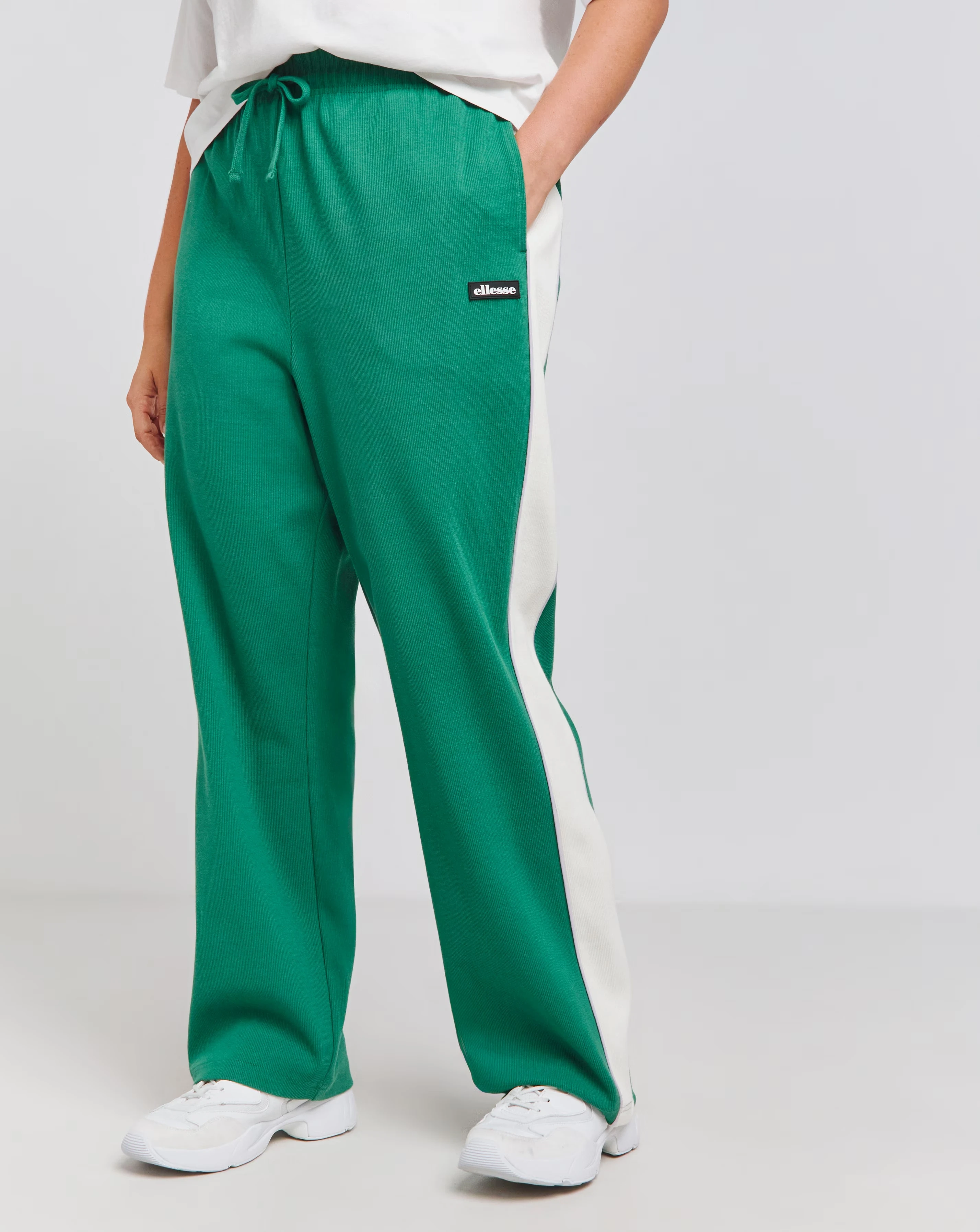 35188-ellesse-schmitten-track-pant-1.jpg