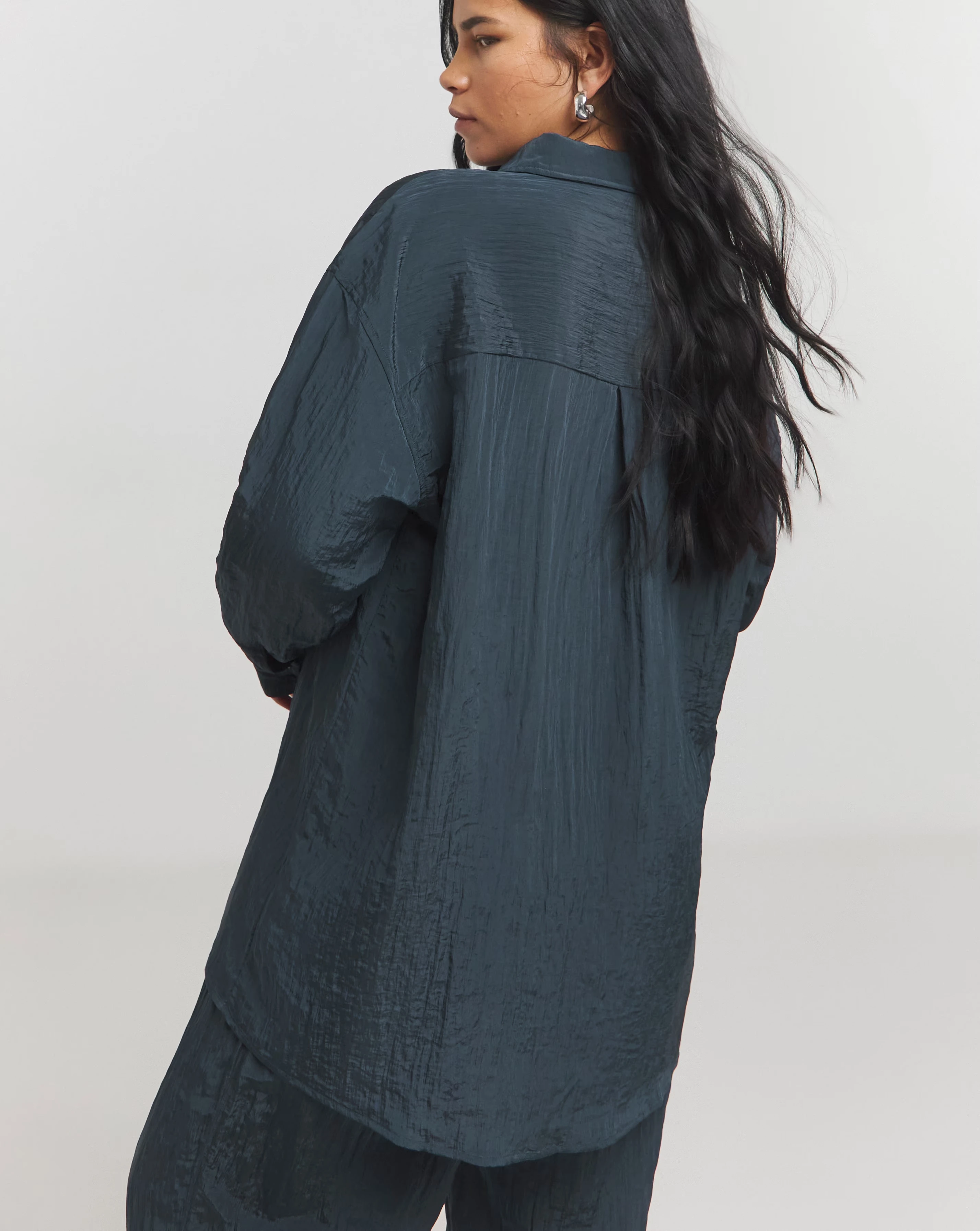 35492-crinkle-satin-oversized-shirt-1.webp