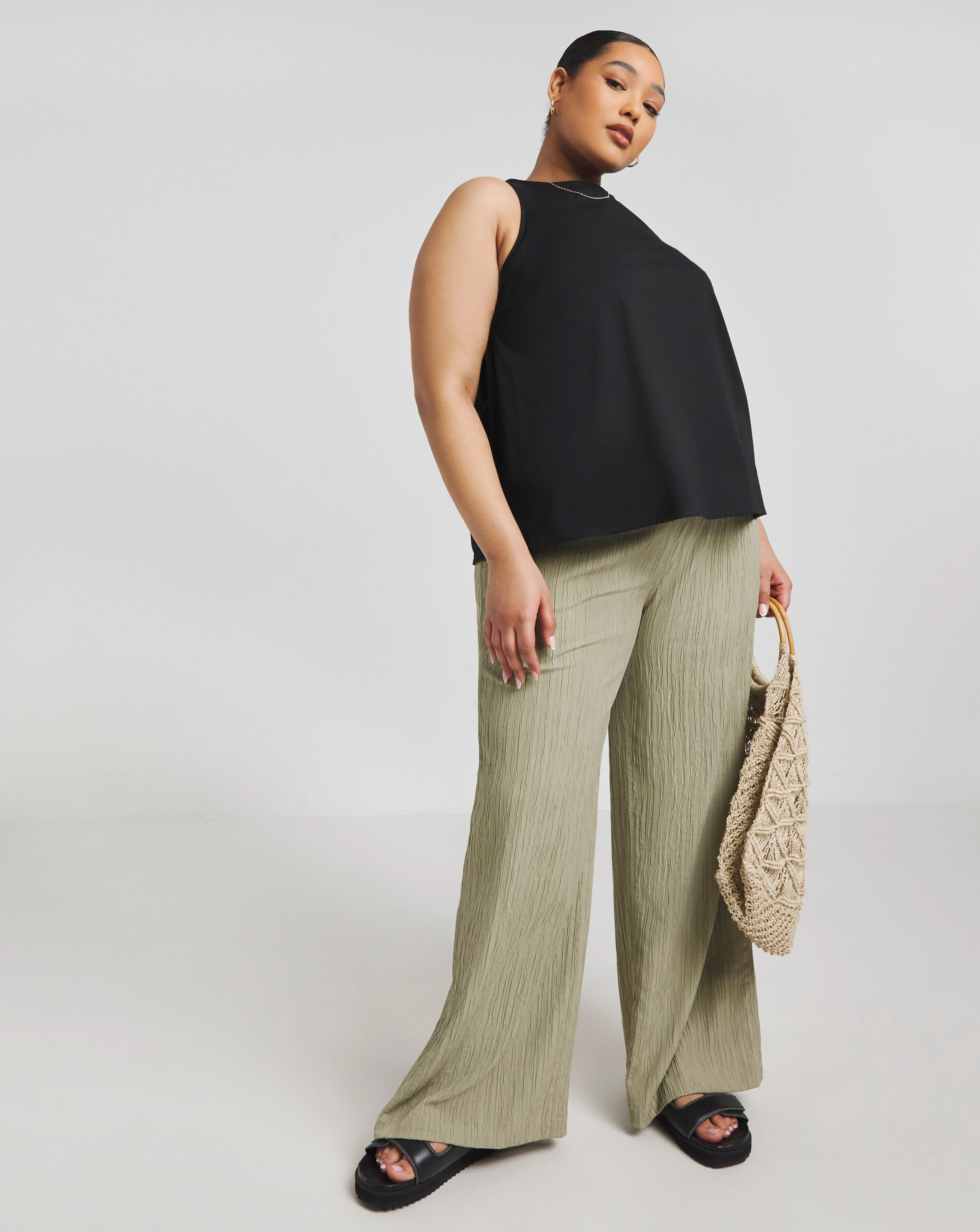 35867-simply-be-black-bow-back-poplin-top-1.webp
