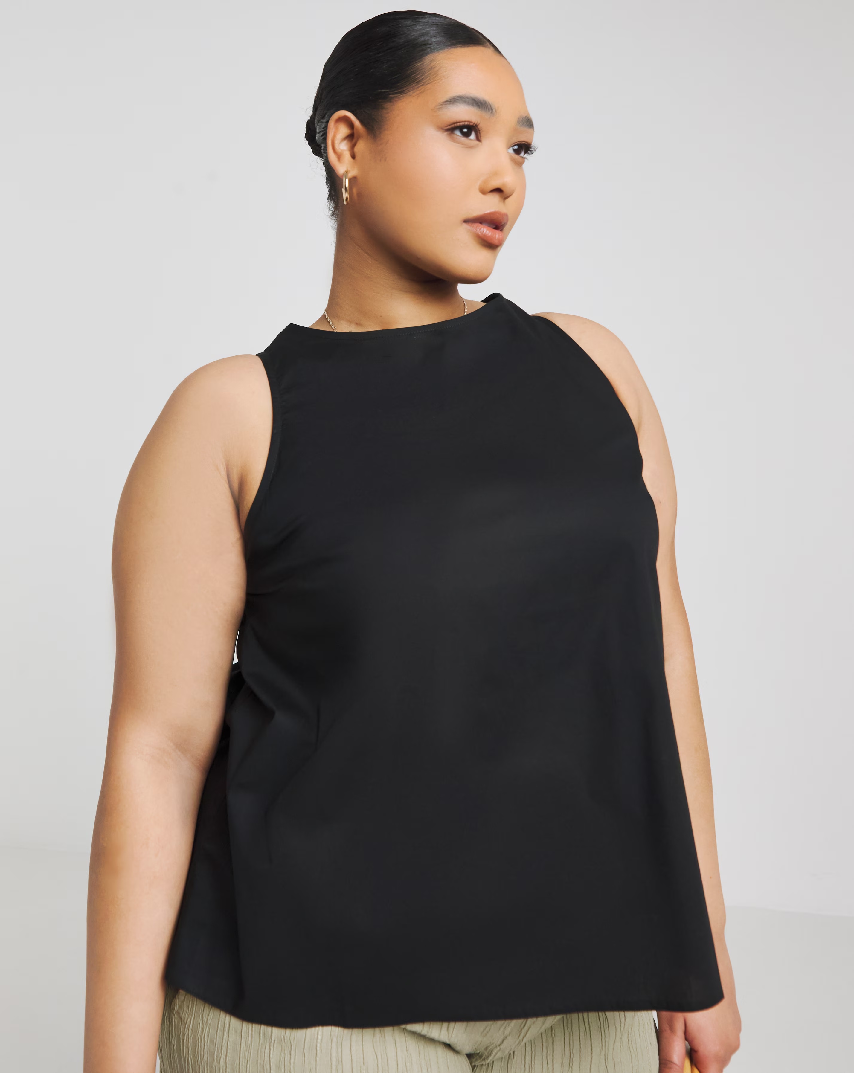35867-simply-be-black-bow-back-poplin-top-1.webp
