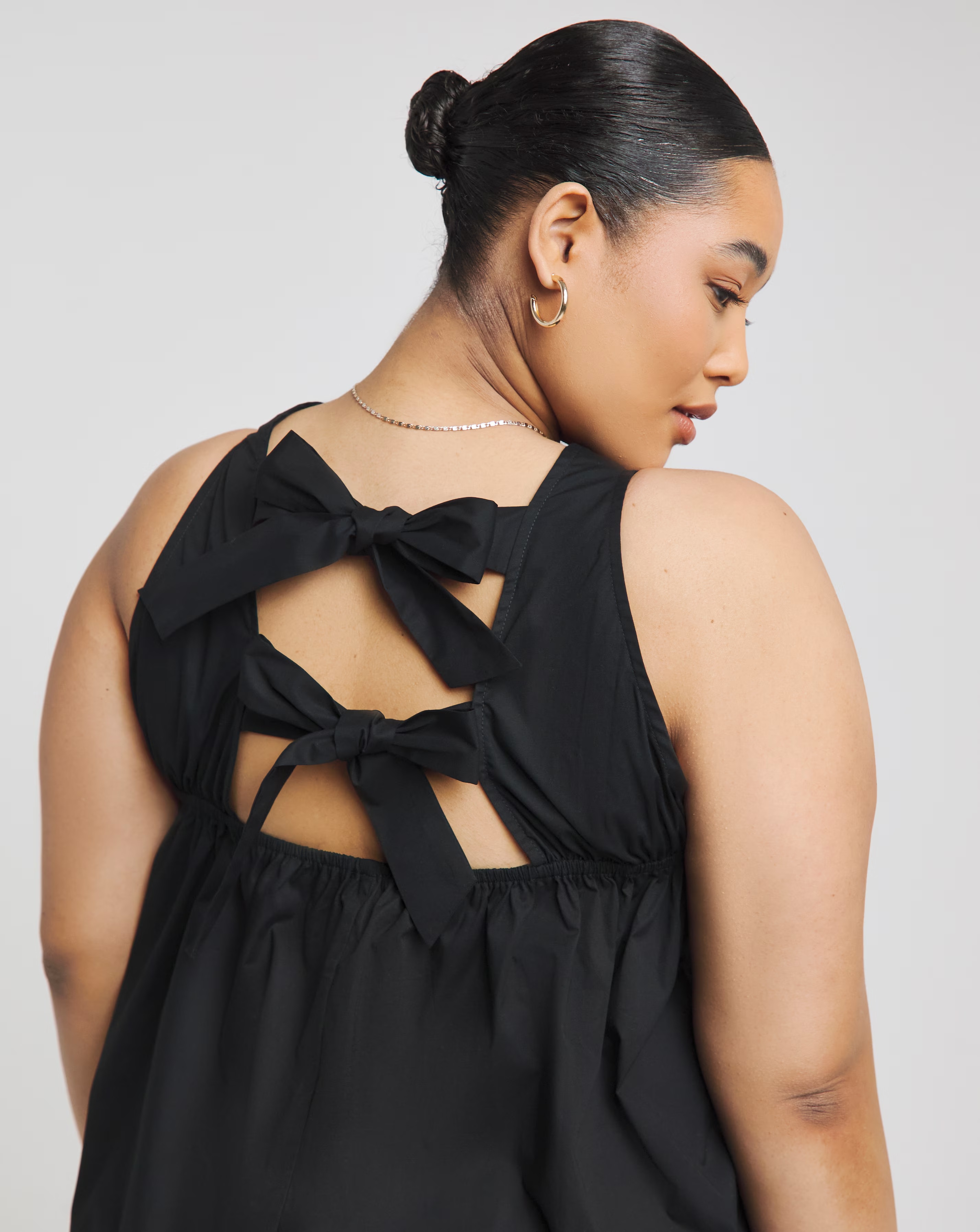 35867-simply-be-black-bow-back-poplin-top-1.webp