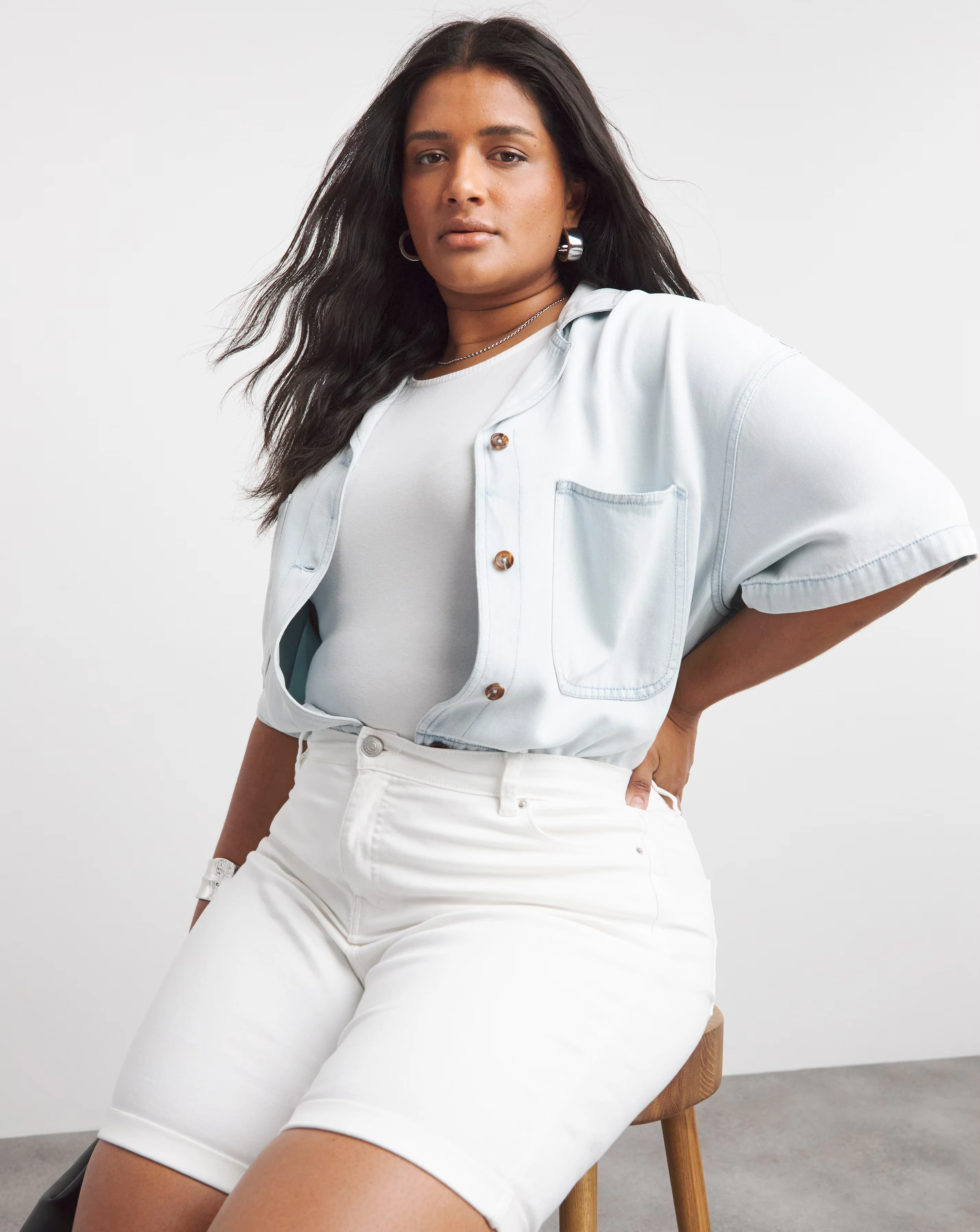 White 24/7 Knee Shorts 1 39172-white-24-7-knee-shorts-1.webp