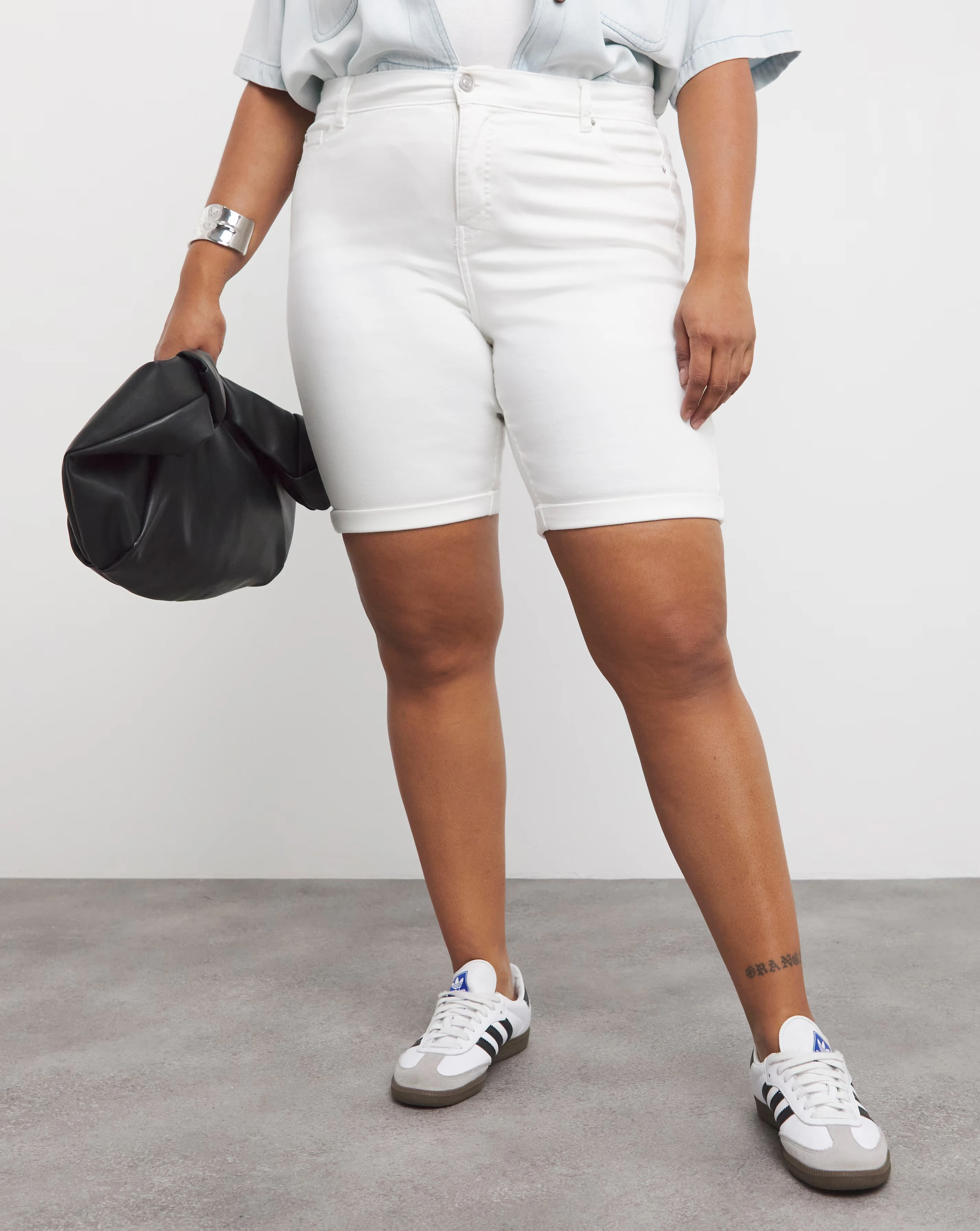 39172-white-24-7-knee-shorts-1.webp