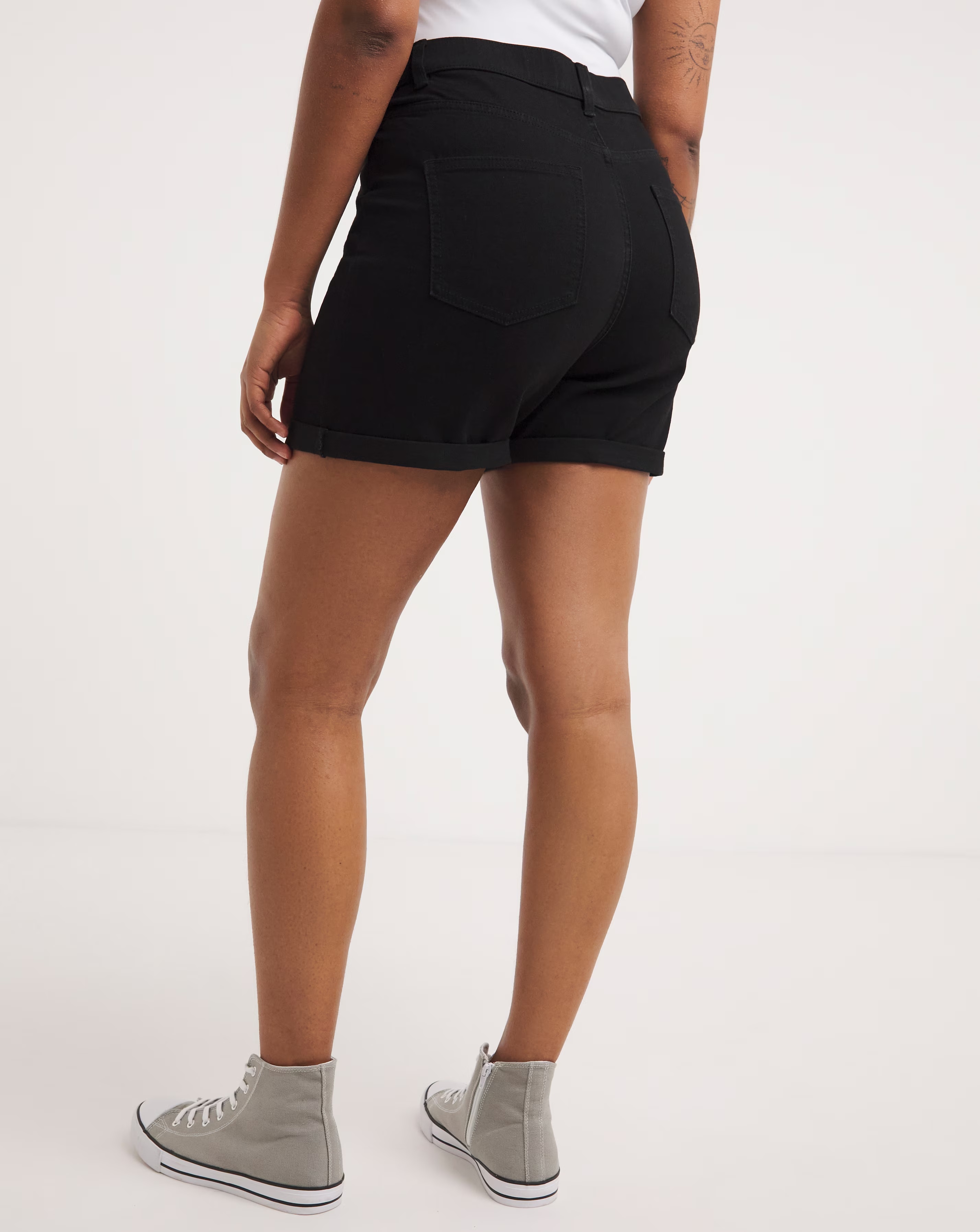 39211-black-24-7-mid-shorts-1.jpg