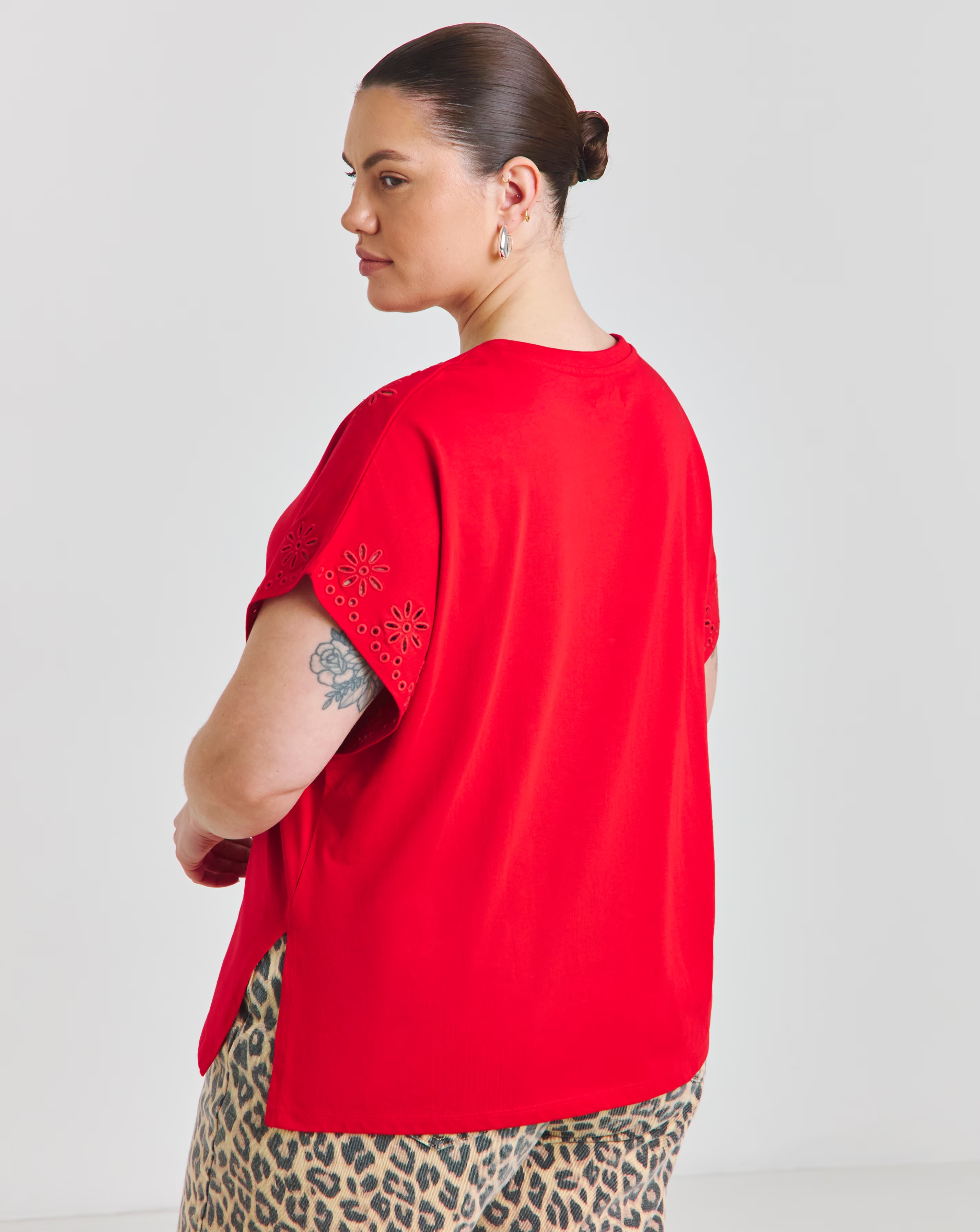 40427-red-broderie-grown-on-sleeve-t-shirt-1.webp