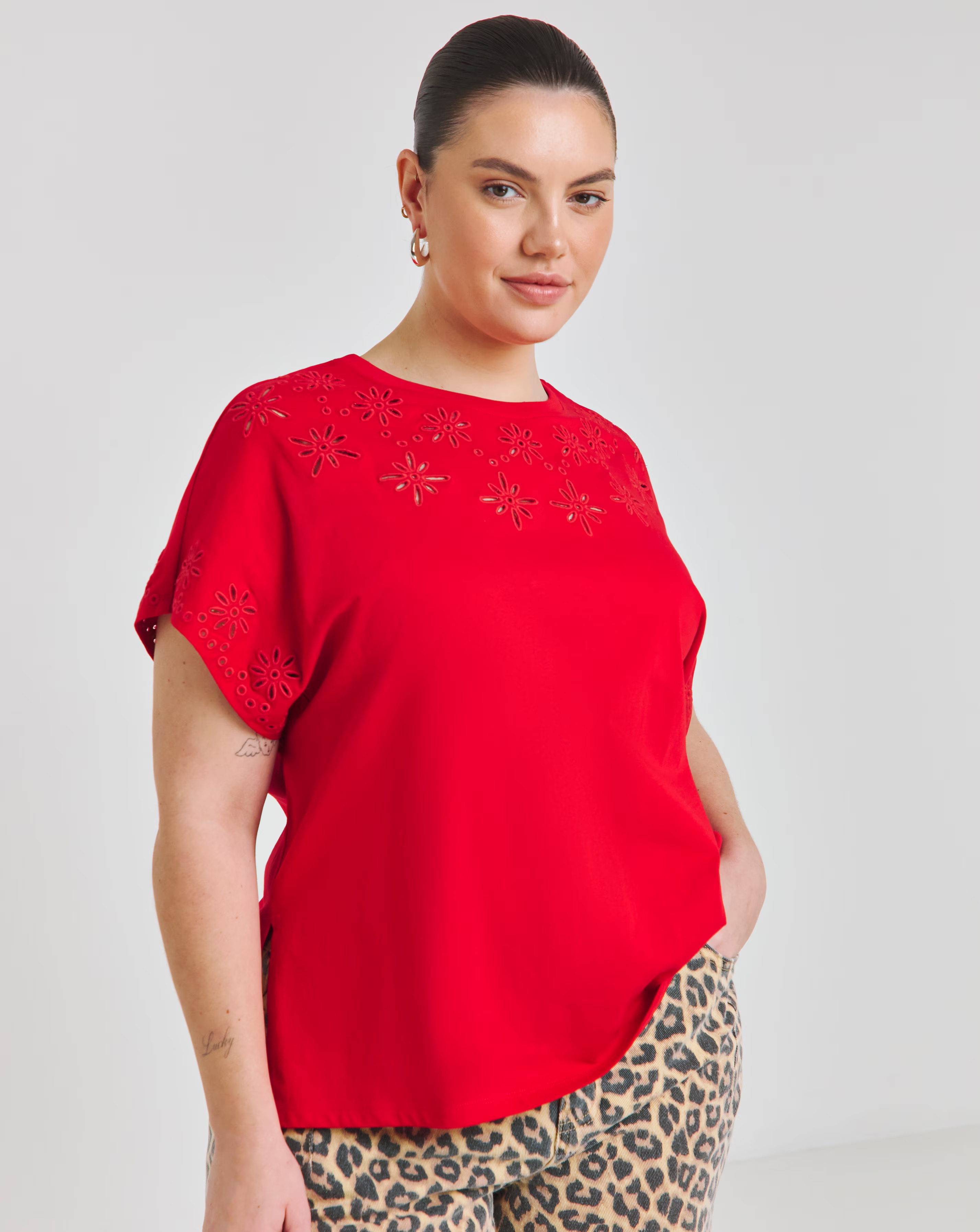 40427-red-broderie-grown-on-sleeve-t-shirt-1.webp