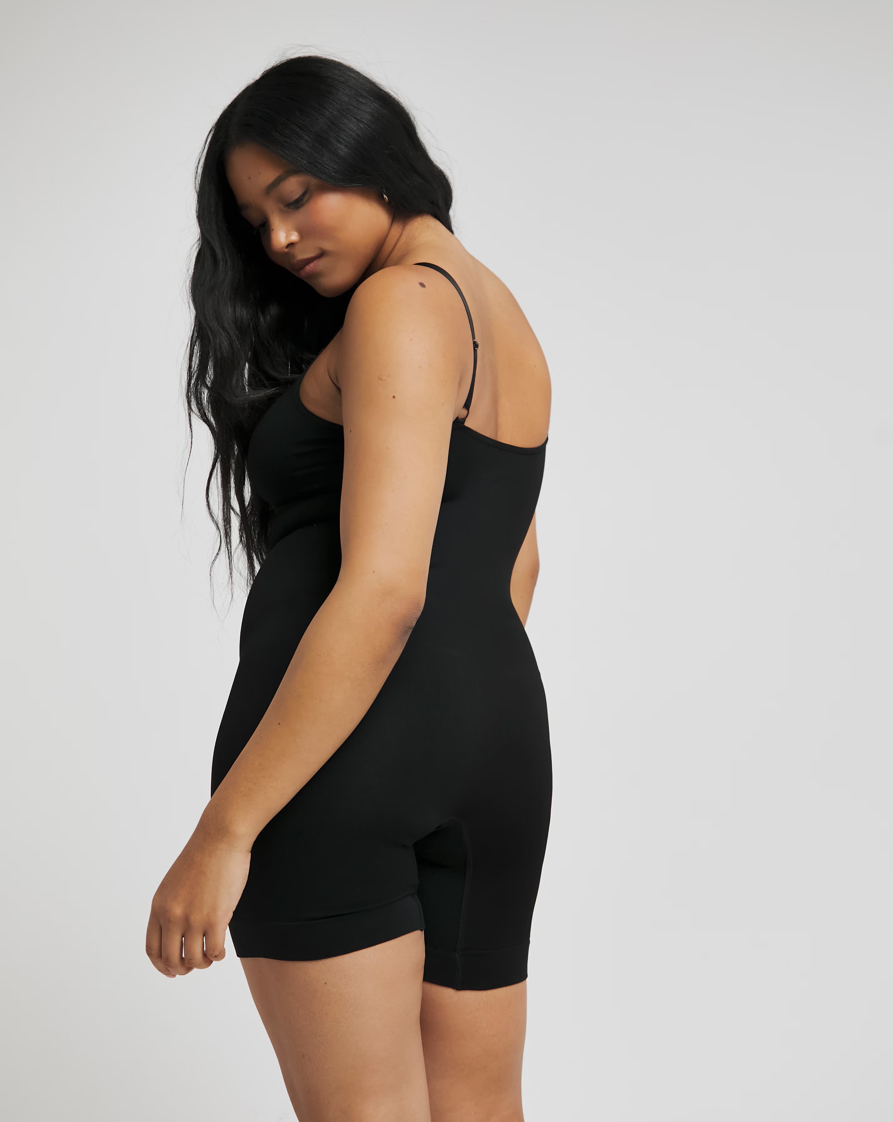 4080-magisculpt-medium-control-seamfree-mid-thigh-bodysuit-black-1.jpg