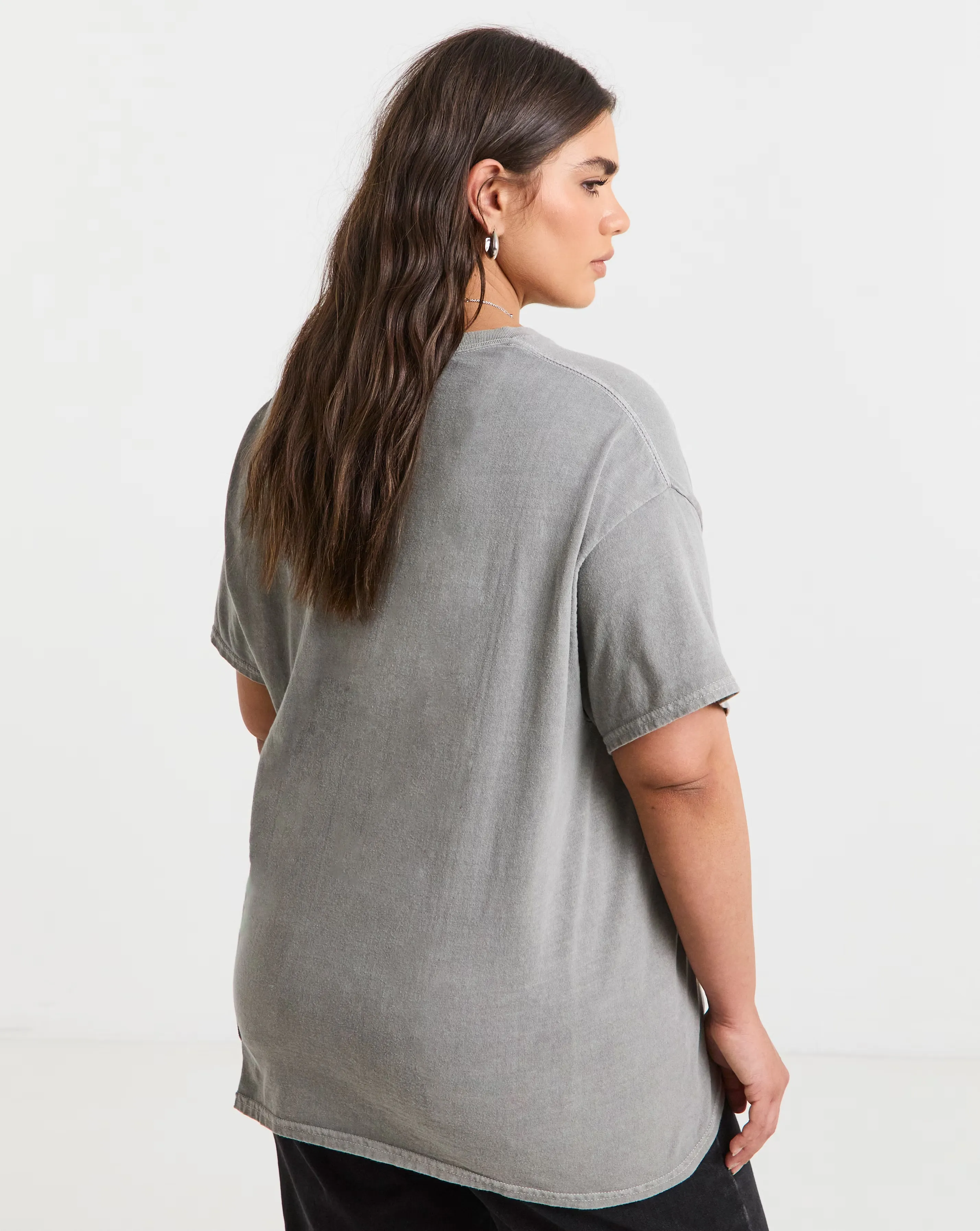 42663-simply-be-washed-grey-queen-license-t-shirt-1.webp