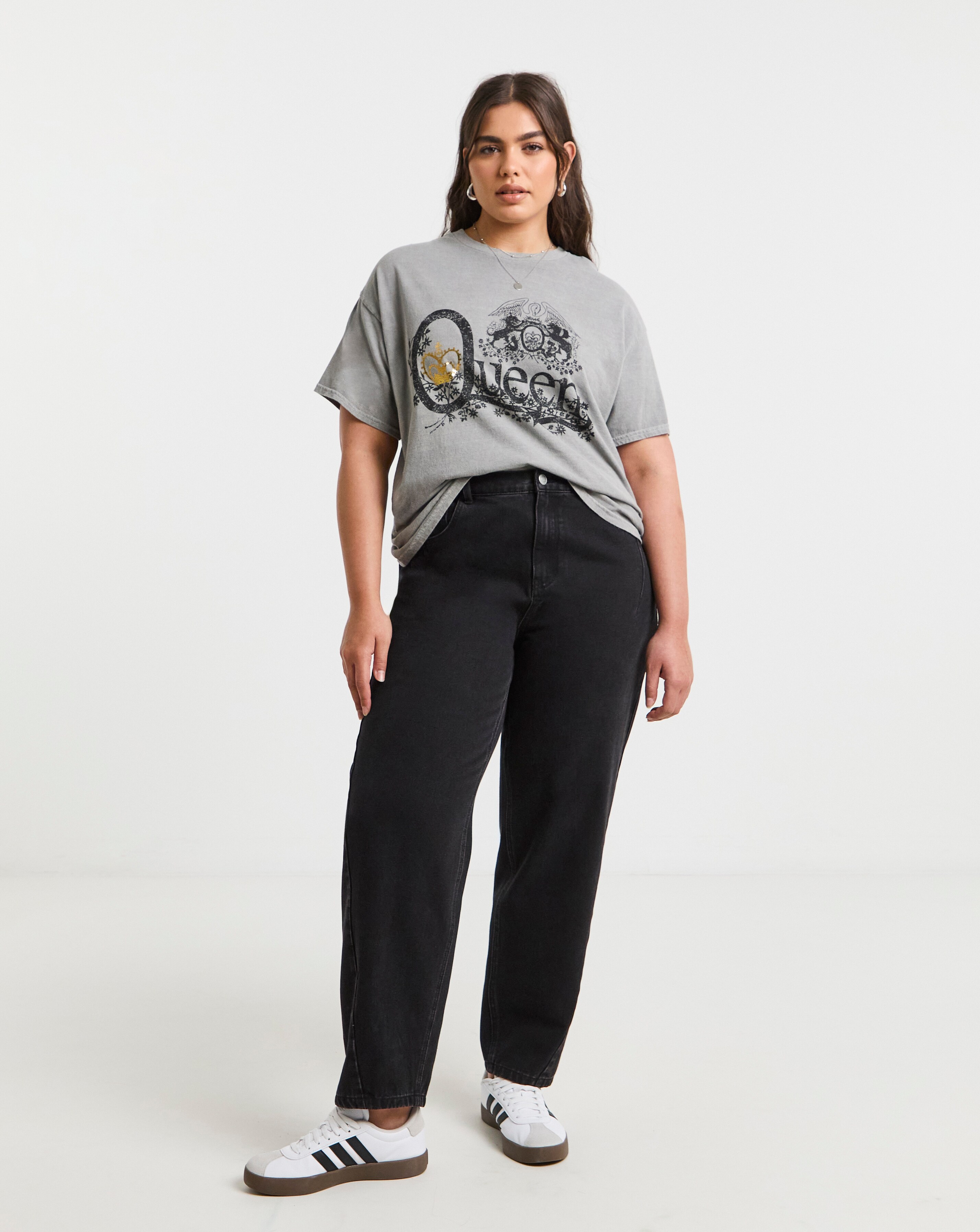 42663-simply-be-washed-grey-queen-license-t-shirt-1.webp