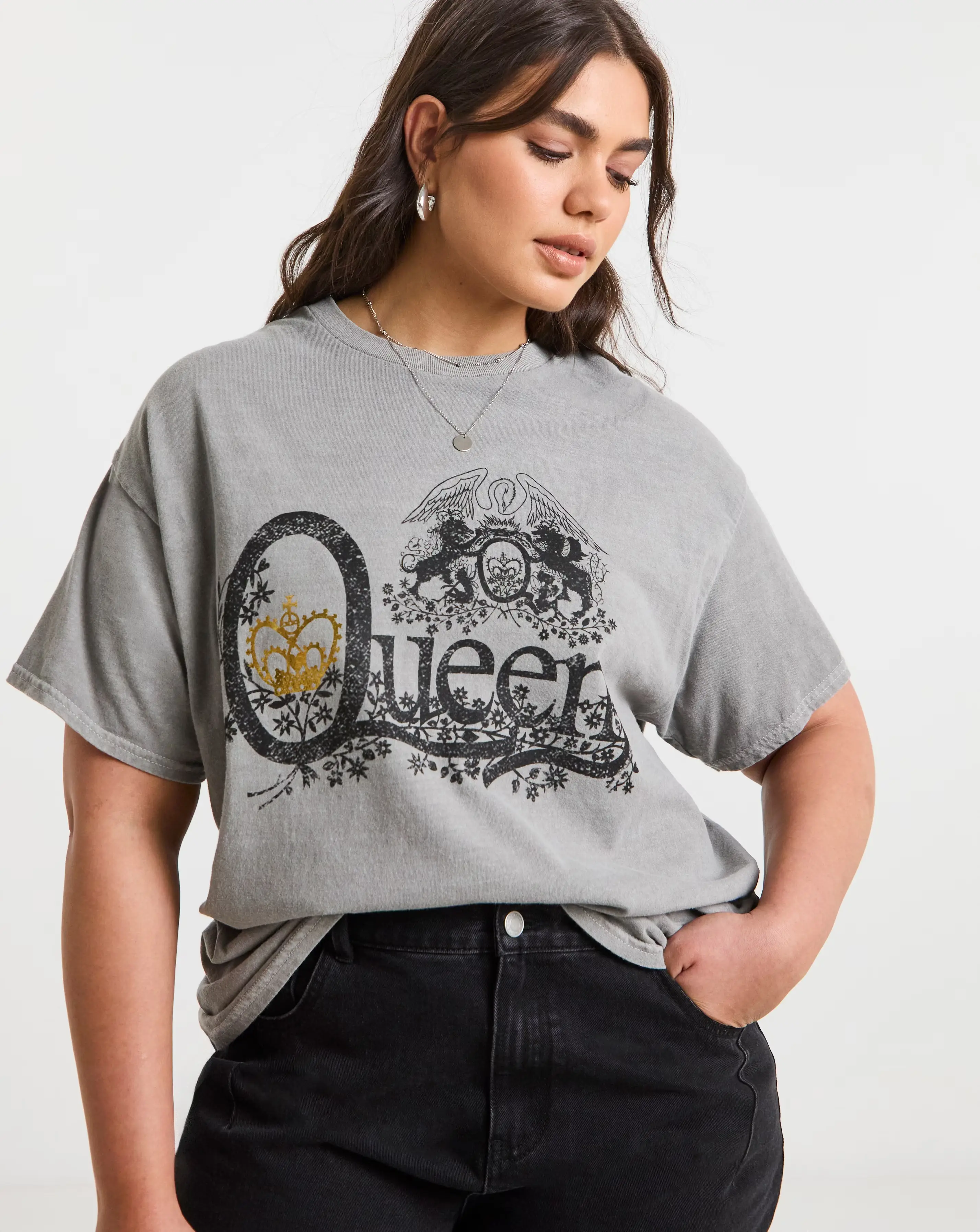 42663-simply-be-washed-grey-queen-license-t-shirt-1.webp