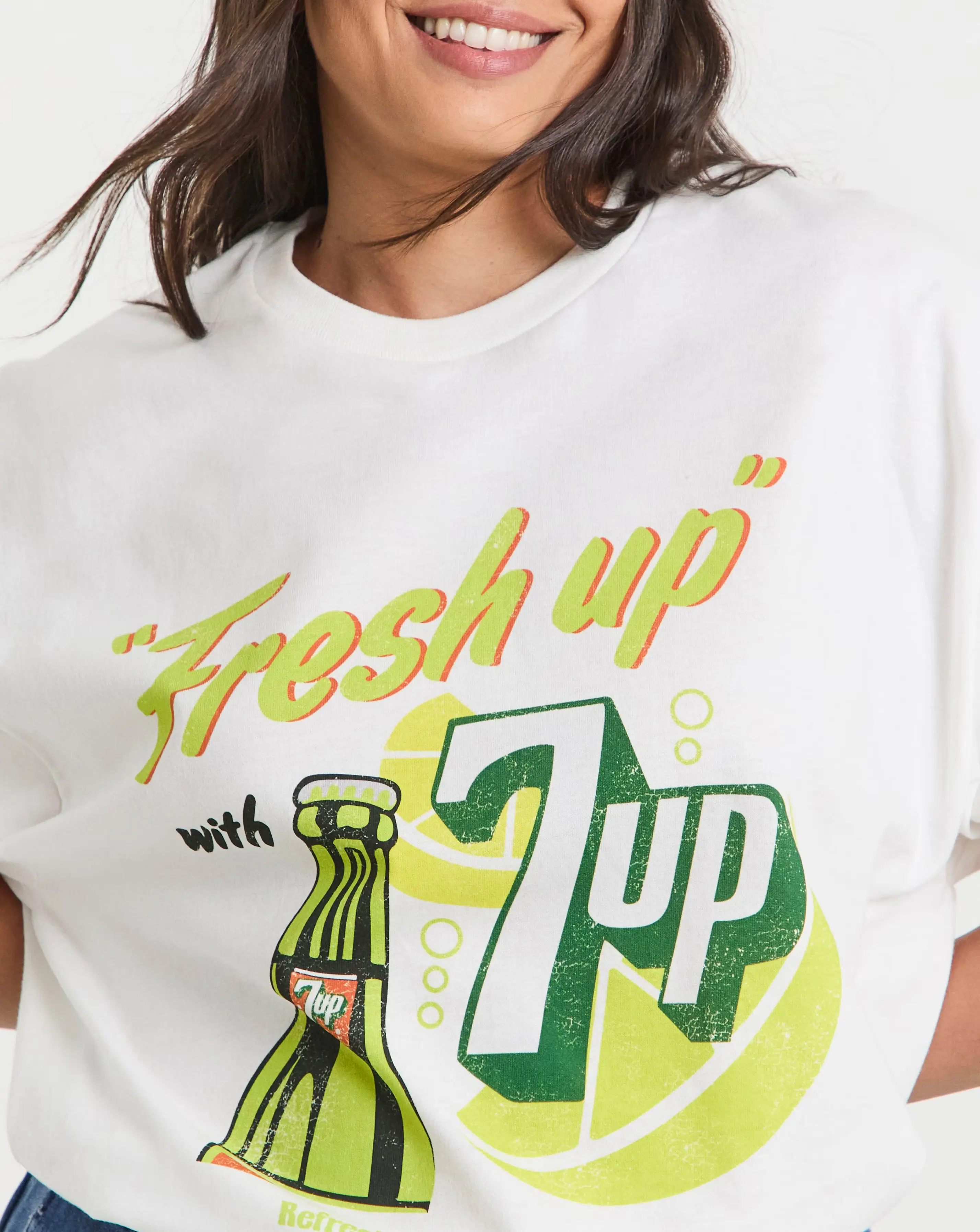 42724-simply-be-white-7up-license-t-shirt-1.webp