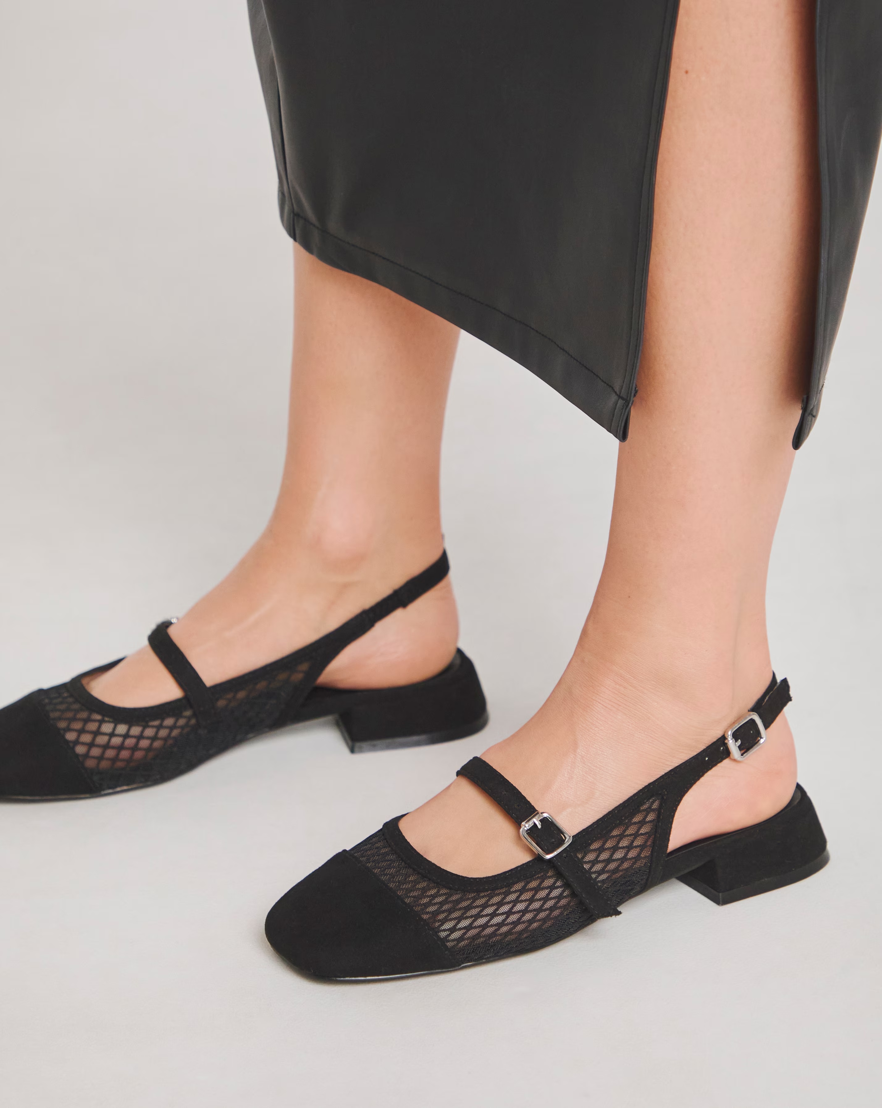 42898-jupiter-mesh-block-heel-court-shoes-wide-fit-e–1.webp