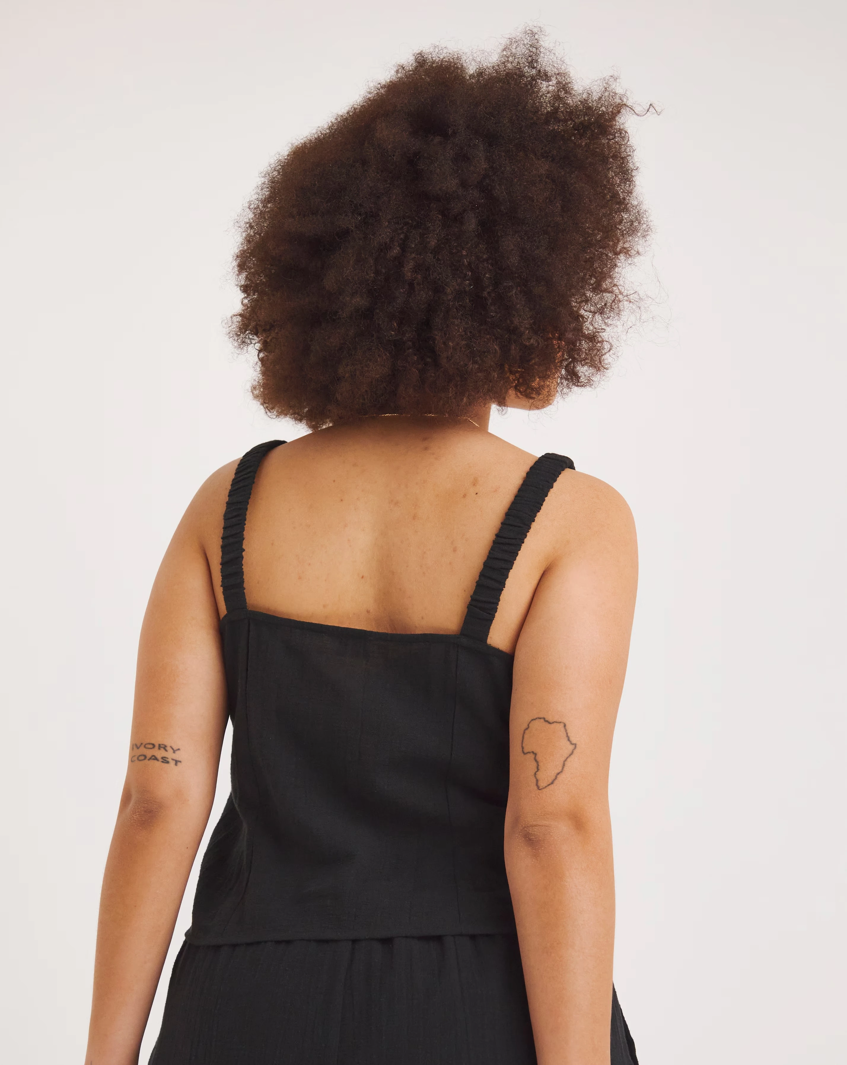 43482-black-linen-look-cropped-cami-1.webp