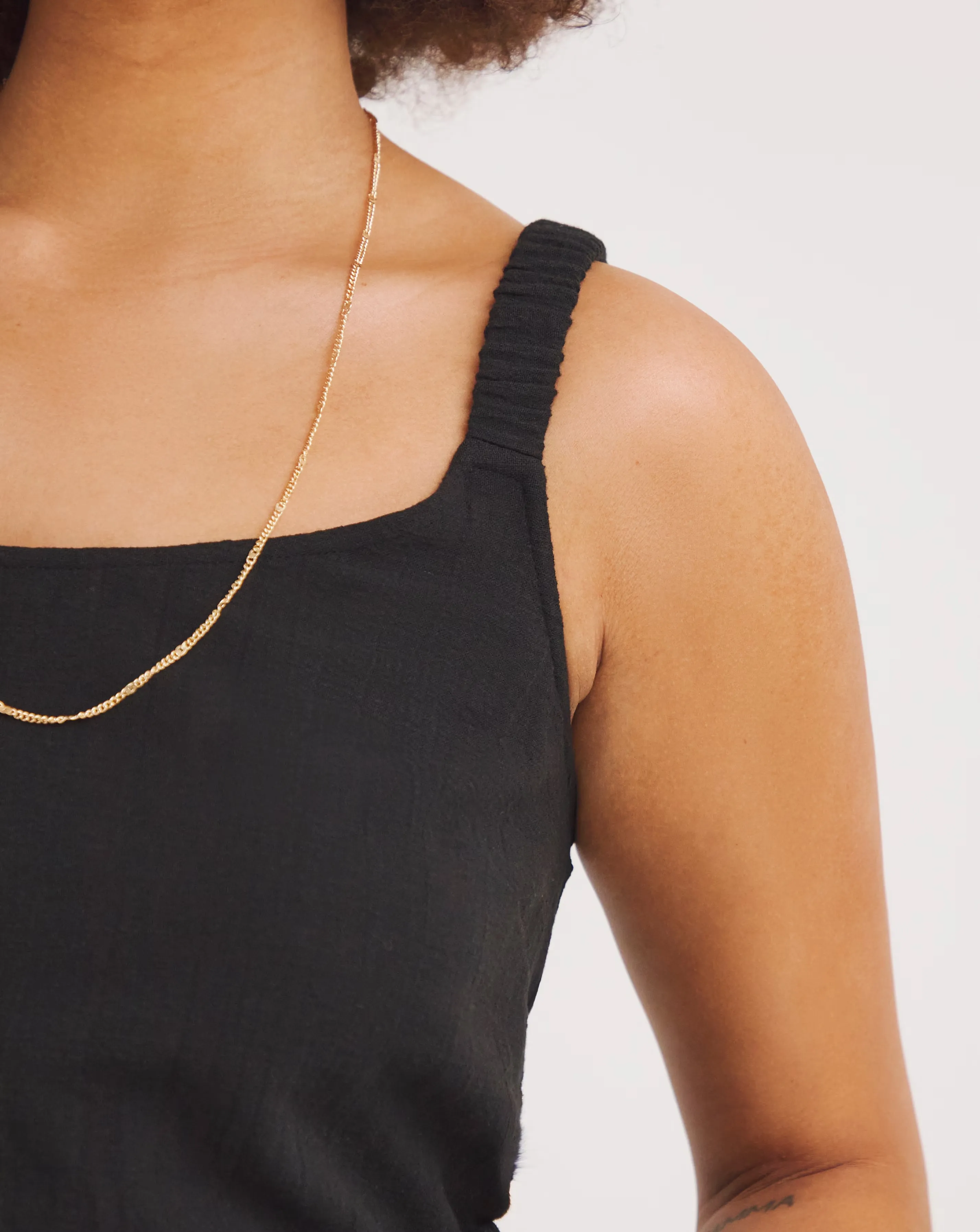 43482-black-linen-look-cropped-cami-1.webp