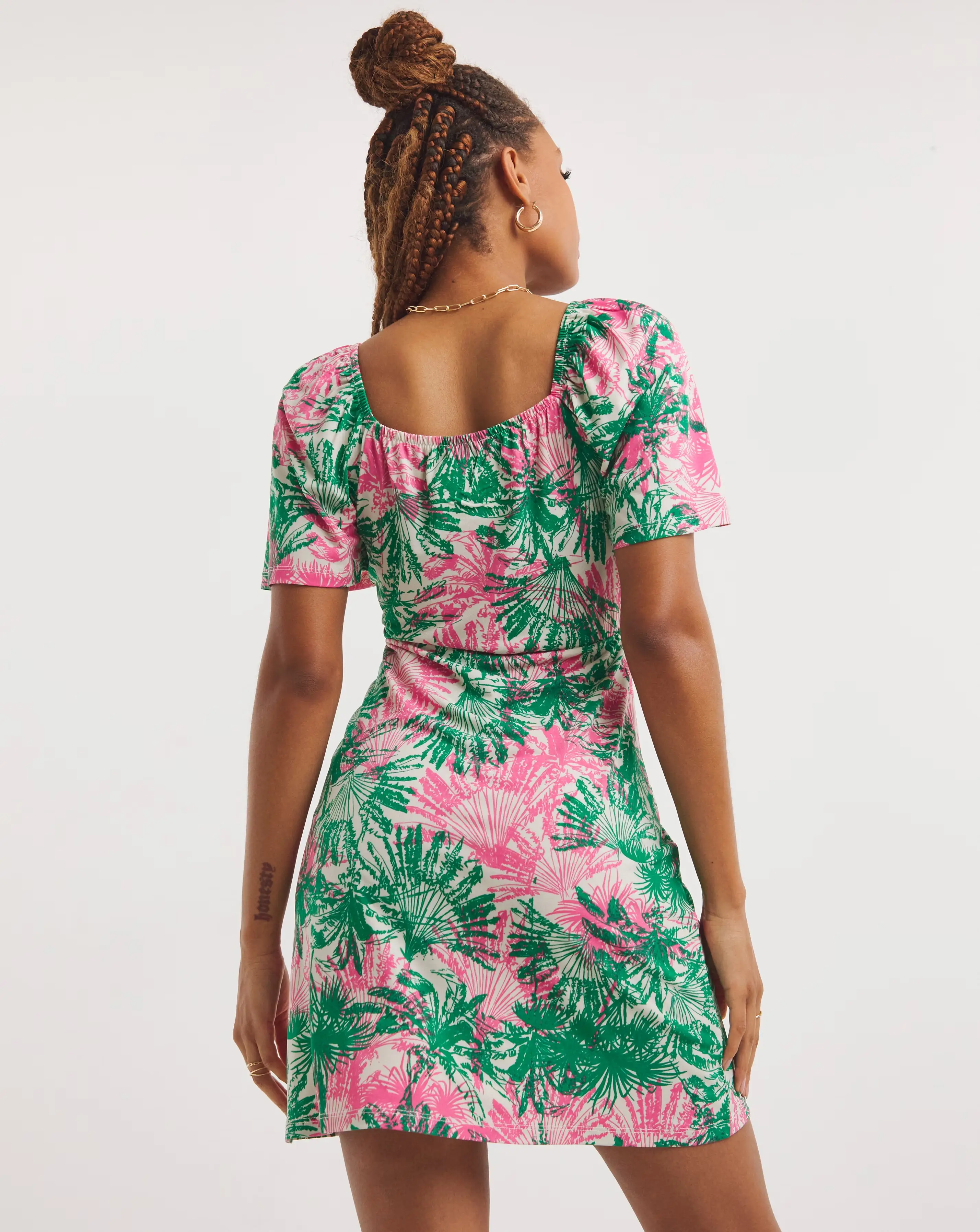 44092-simply-be-tropical-floral-print-twist-front-skater-dress-1.webp