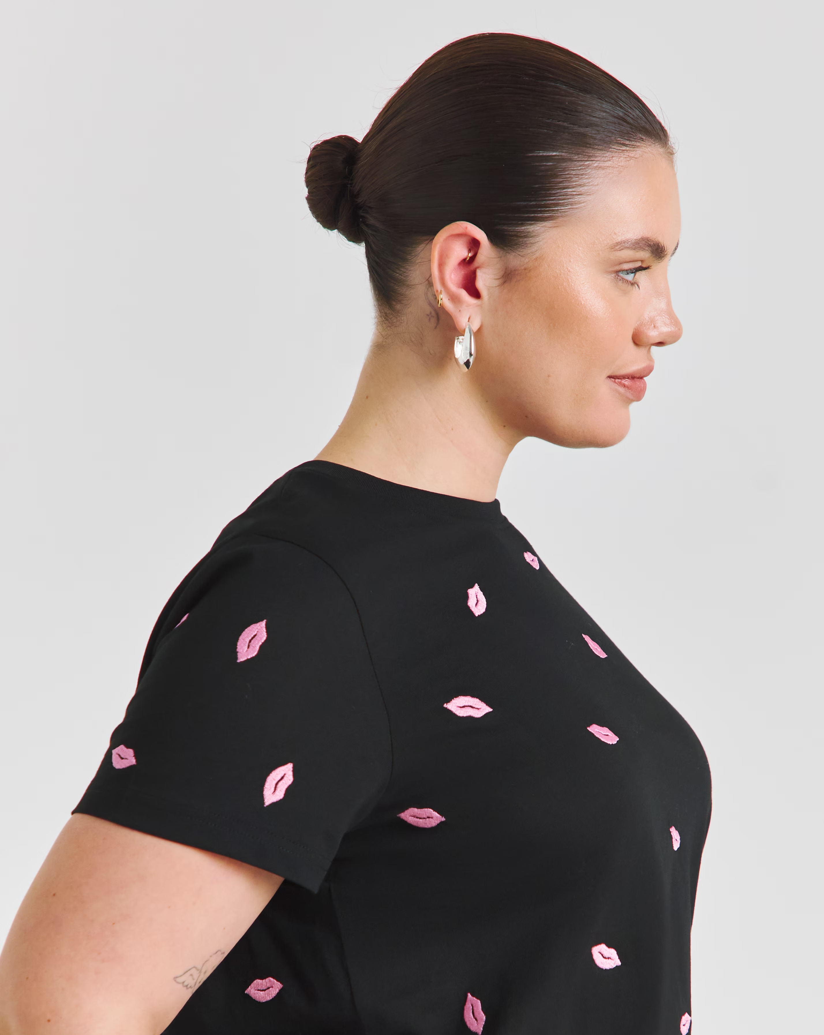 Black Lips Embroidery T-Shirt 1 46457-black-lips-embroidery-t-shirt-1.jpg