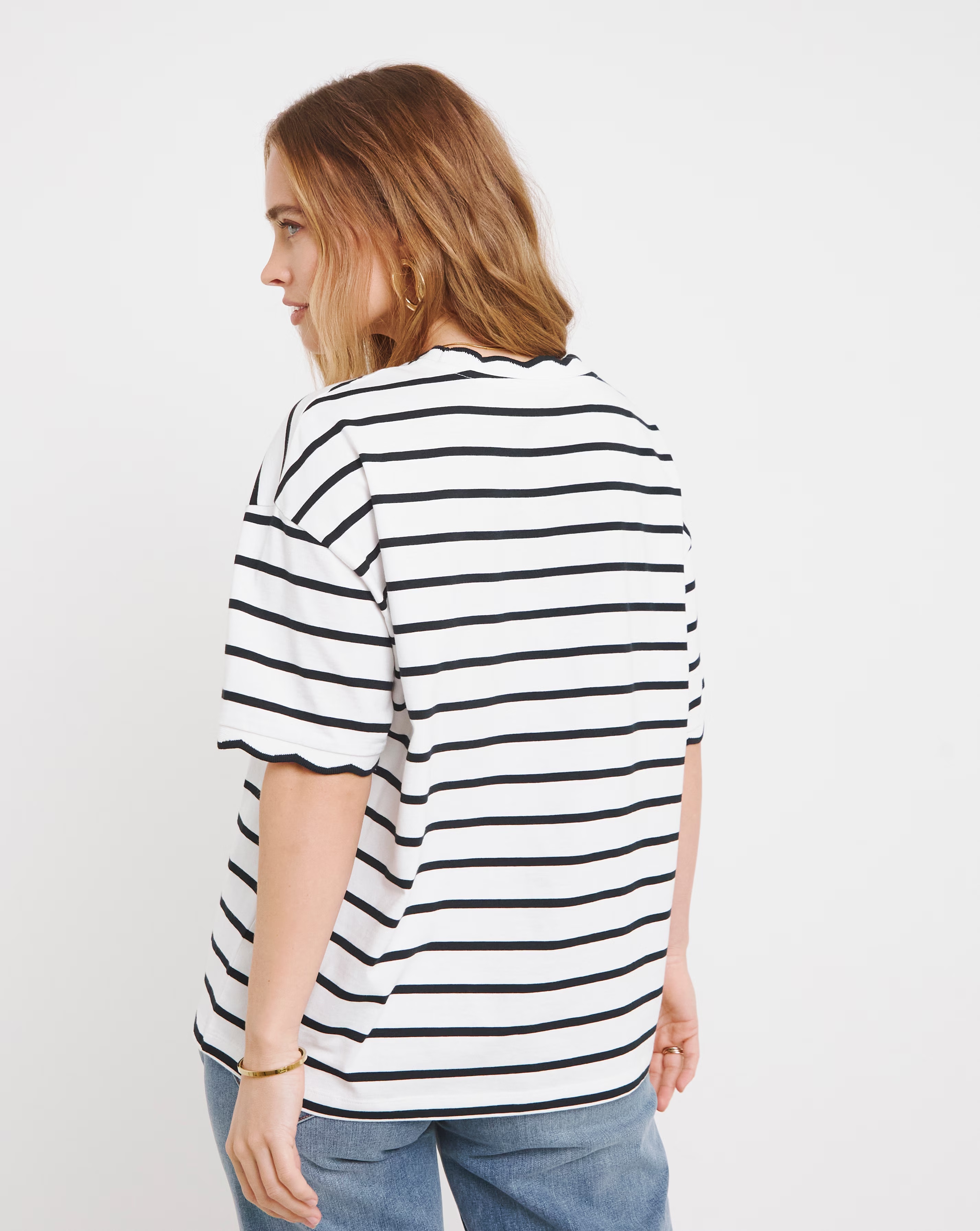 46688-black-amp-white-stripe-scallop-edge-t-shirt-1.webp