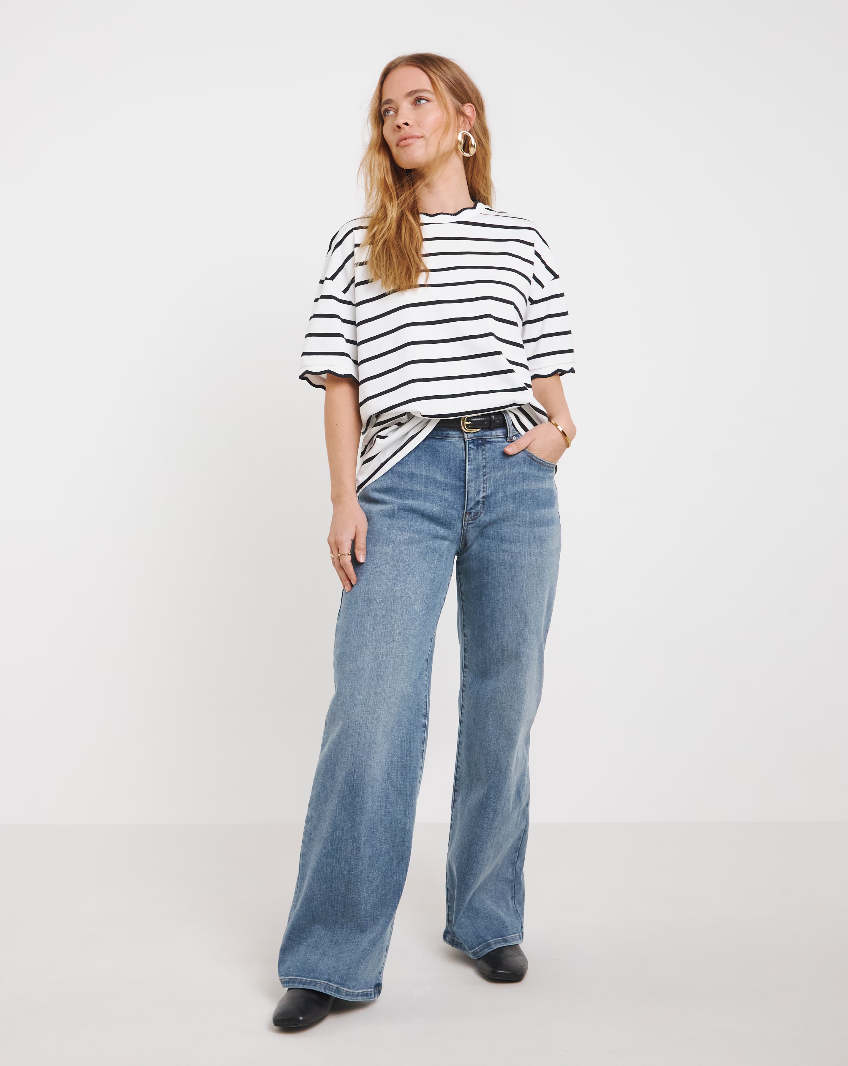46688-black-amp-white-stripe-scallop-edge-t-shirt-1.webp