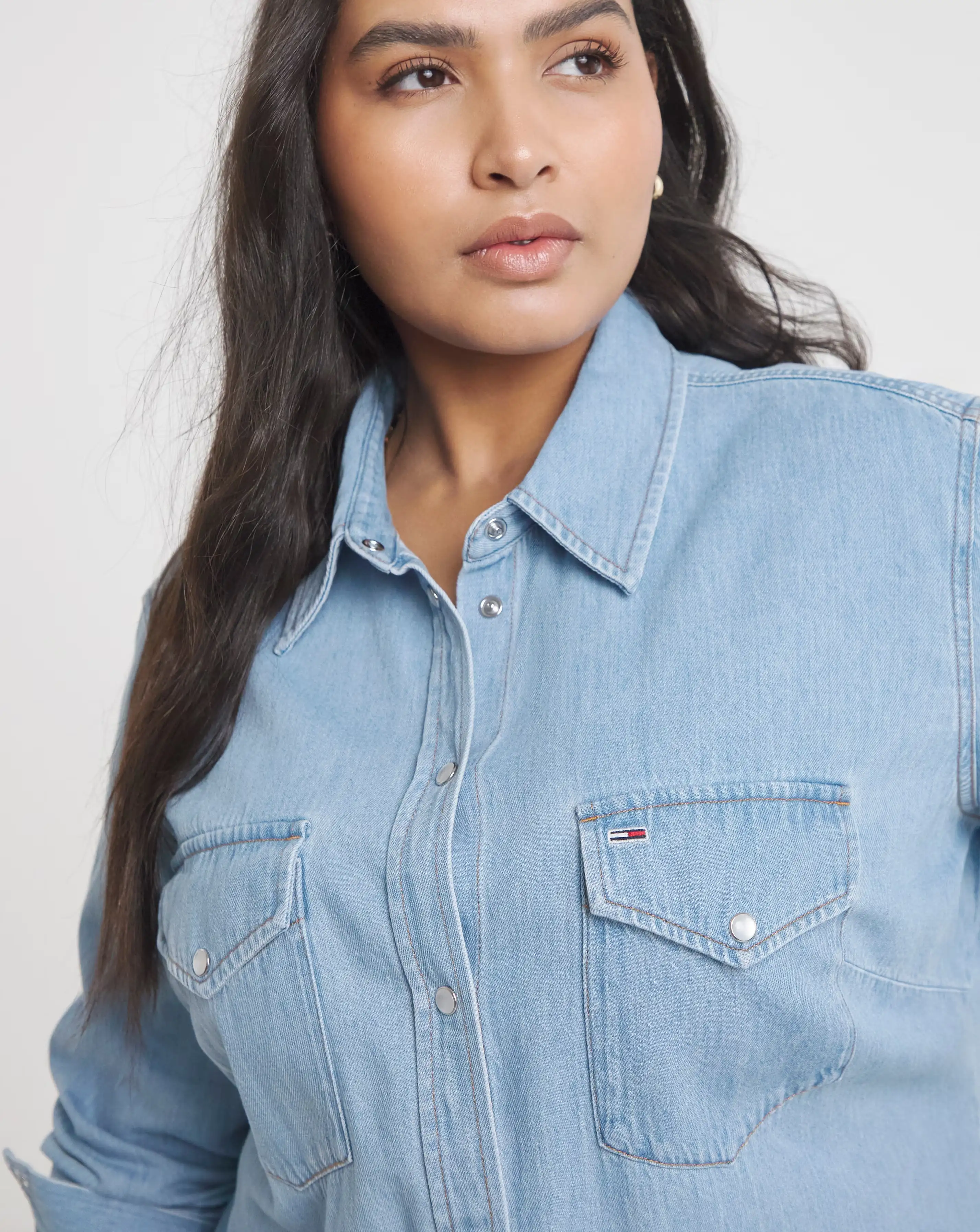 50609-tommy-jeans-regular-shirt-dress-1.webp