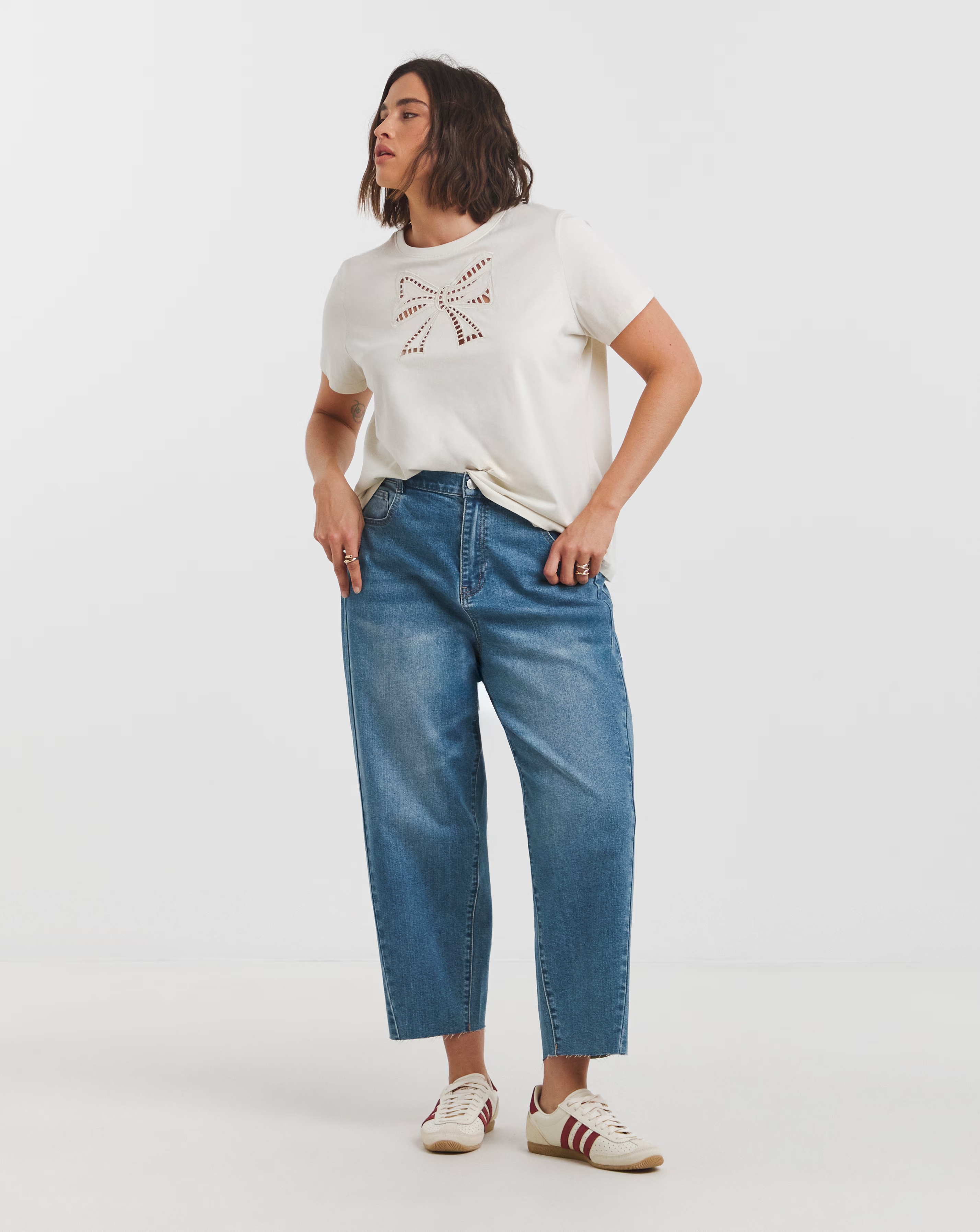 5137-simply-be-mid-blue-cropped-barrel-leg-jeans-1.jpg